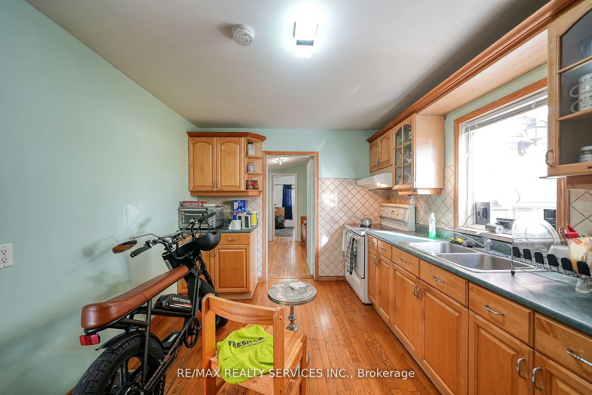 Photo 18 of 24 Norlan Avenue, London, South O — HOMEH