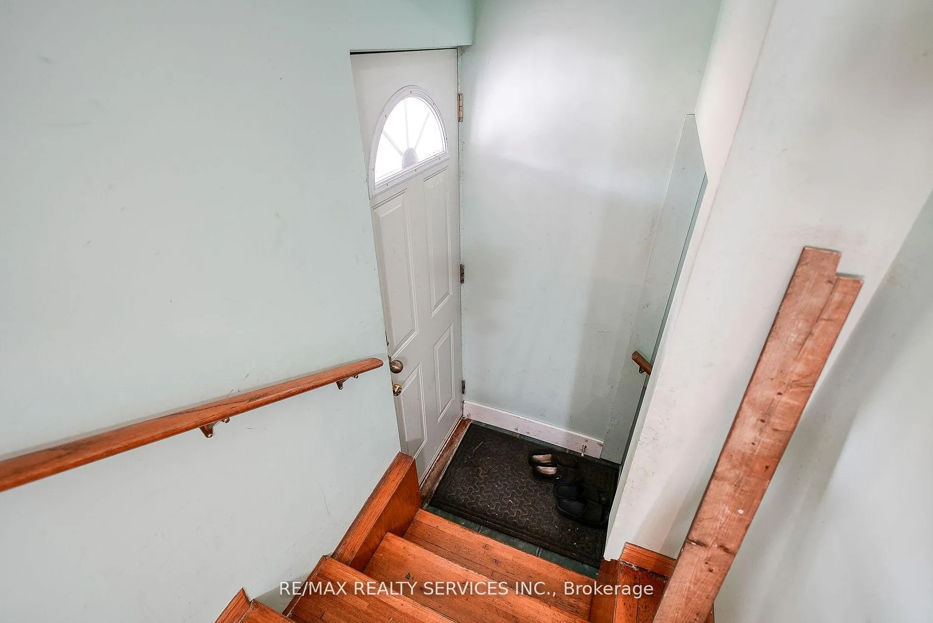 Photo 20 of 24 Norlan Avenue, London, South O — HOMEH