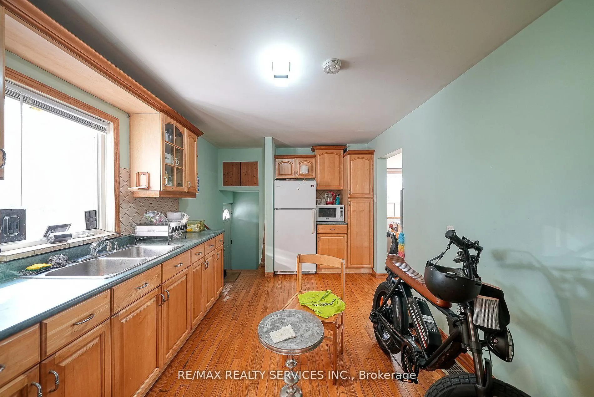 Photo 22 of 24 Norlan Avenue, London, South O — HOMEH
