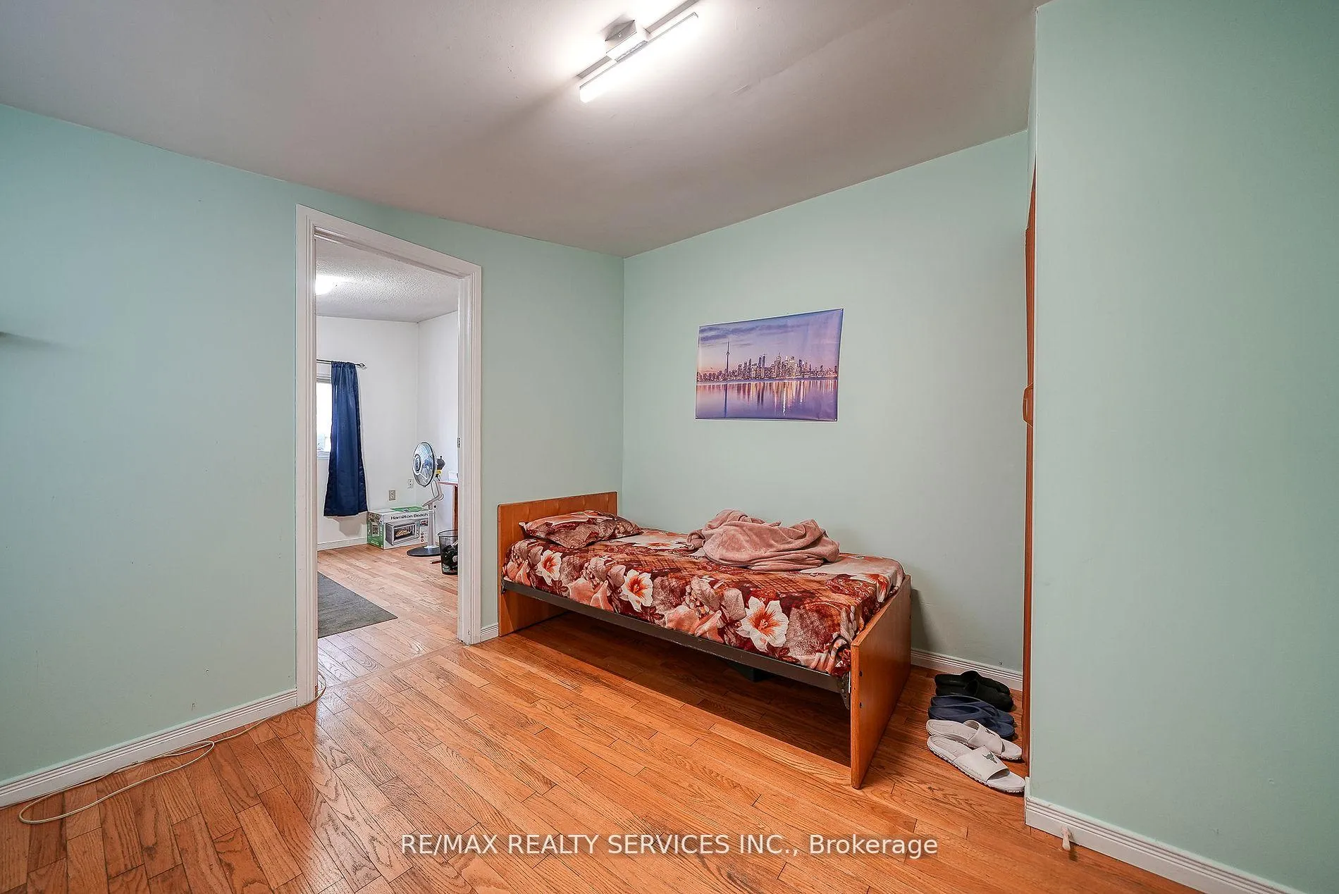 Photo 24 of 24 Norlan Avenue, London, South O — HOMEH