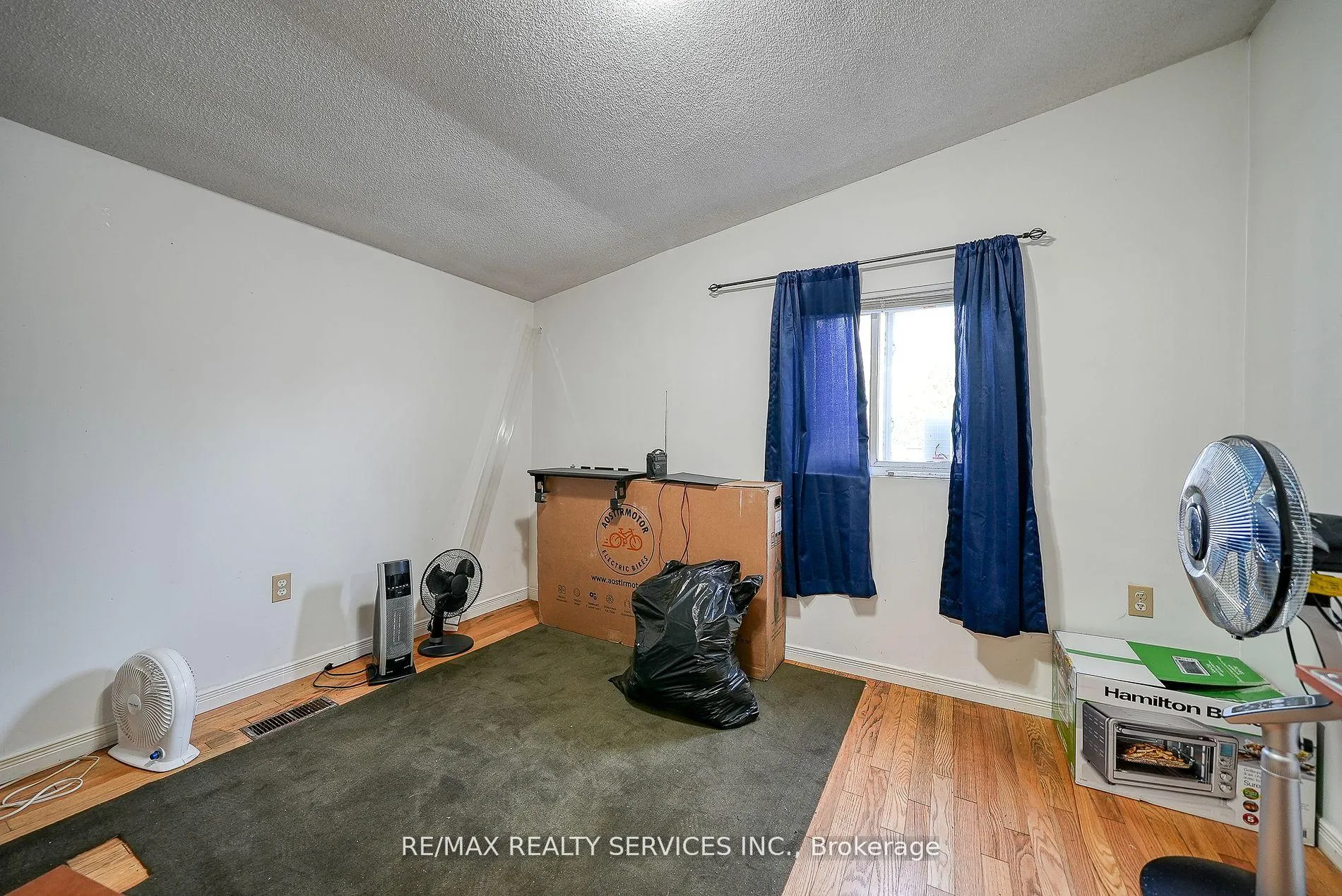 Photo 26 of 24 Norlan Avenue, London, South O — HOMEH