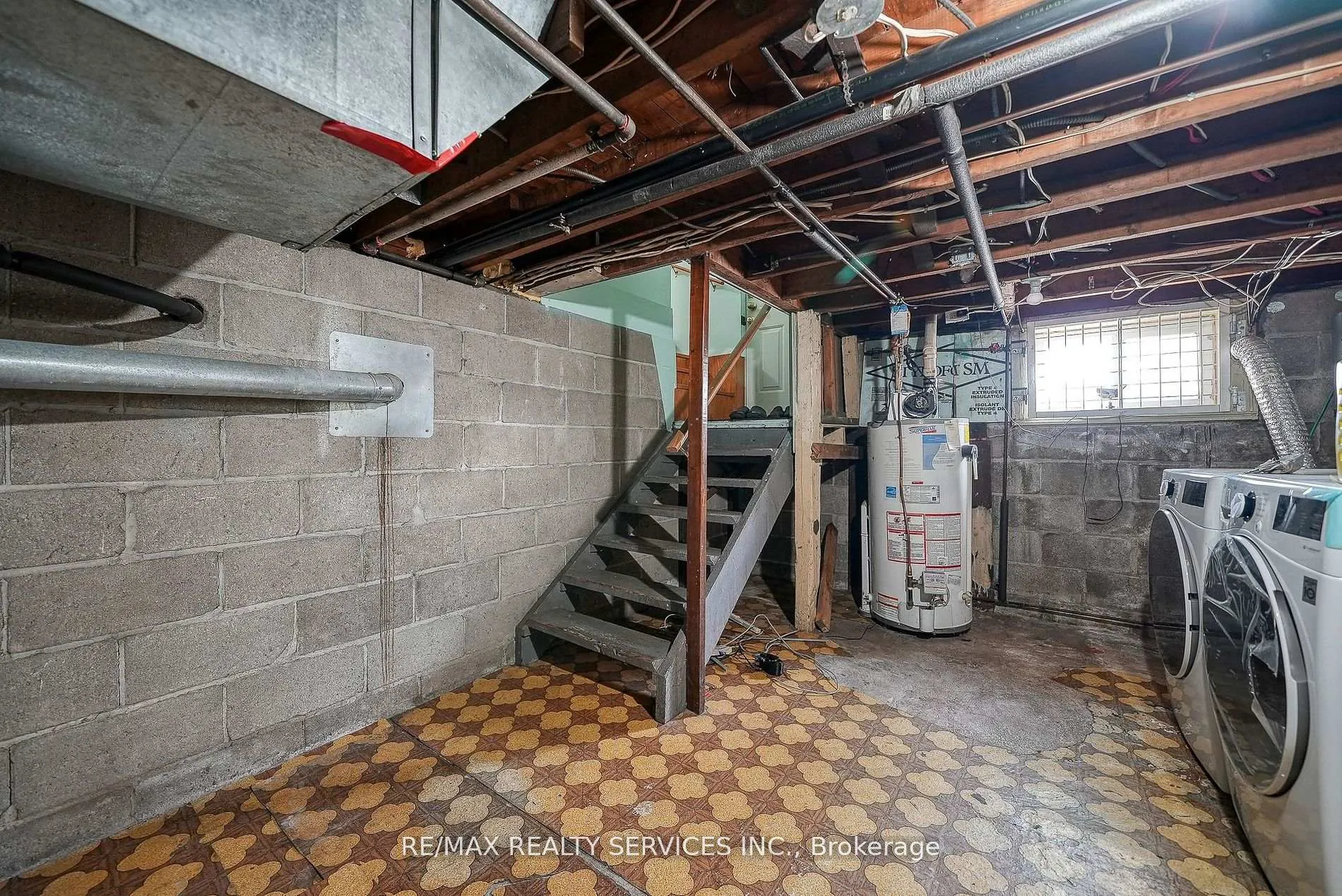 Photo 29 of 24 Norlan Avenue, London, South O — HOMEH