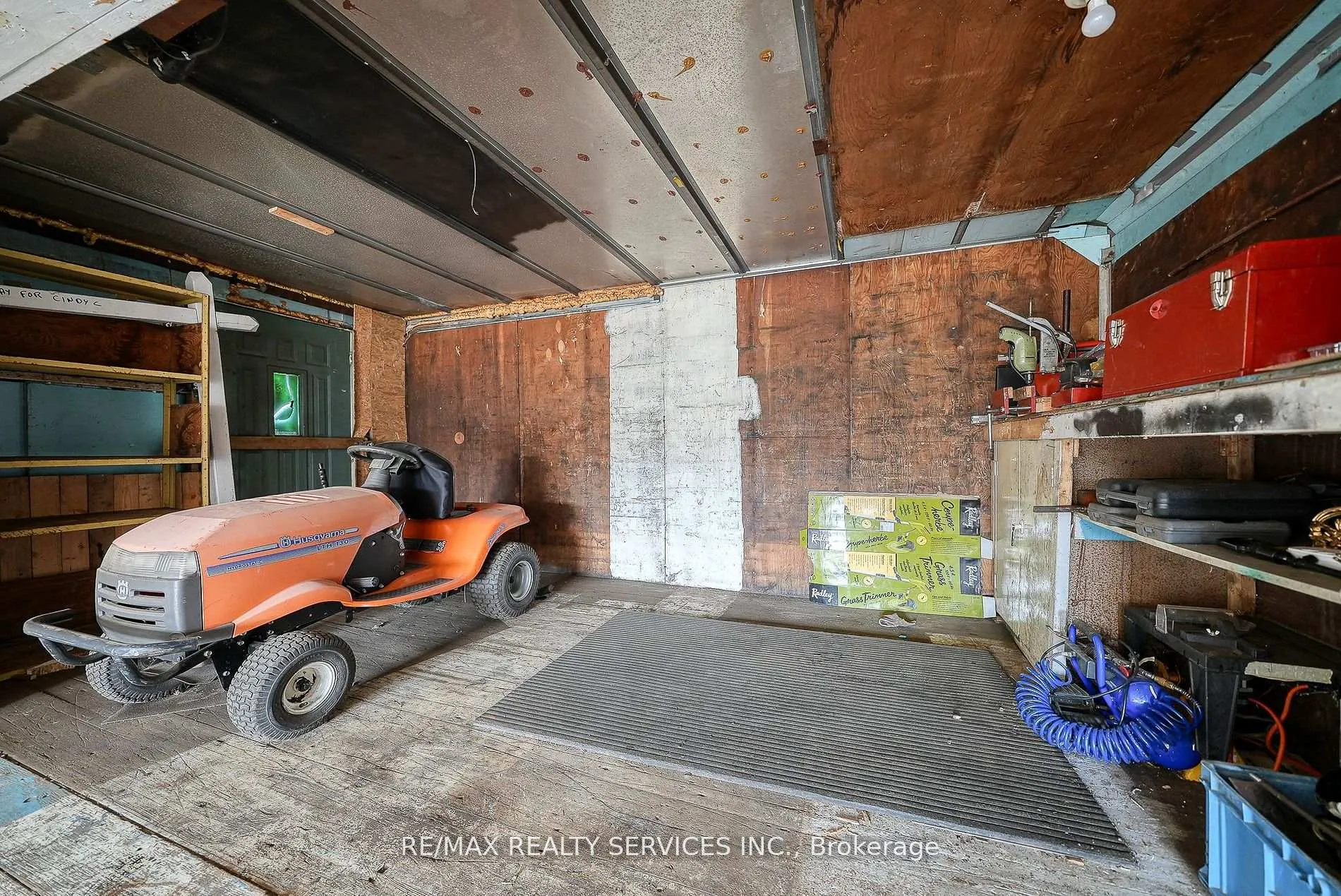 Photo 33 of 24 Norlan Avenue, London, South O — HOMEH