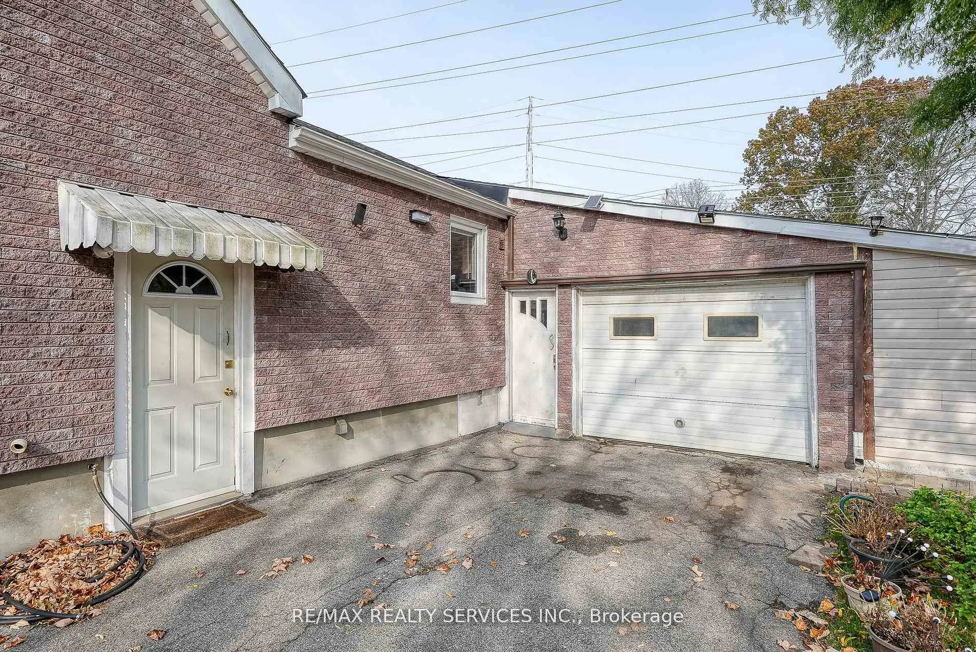 Photo 34 of 24 Norlan Avenue, London, South O — HOMEH