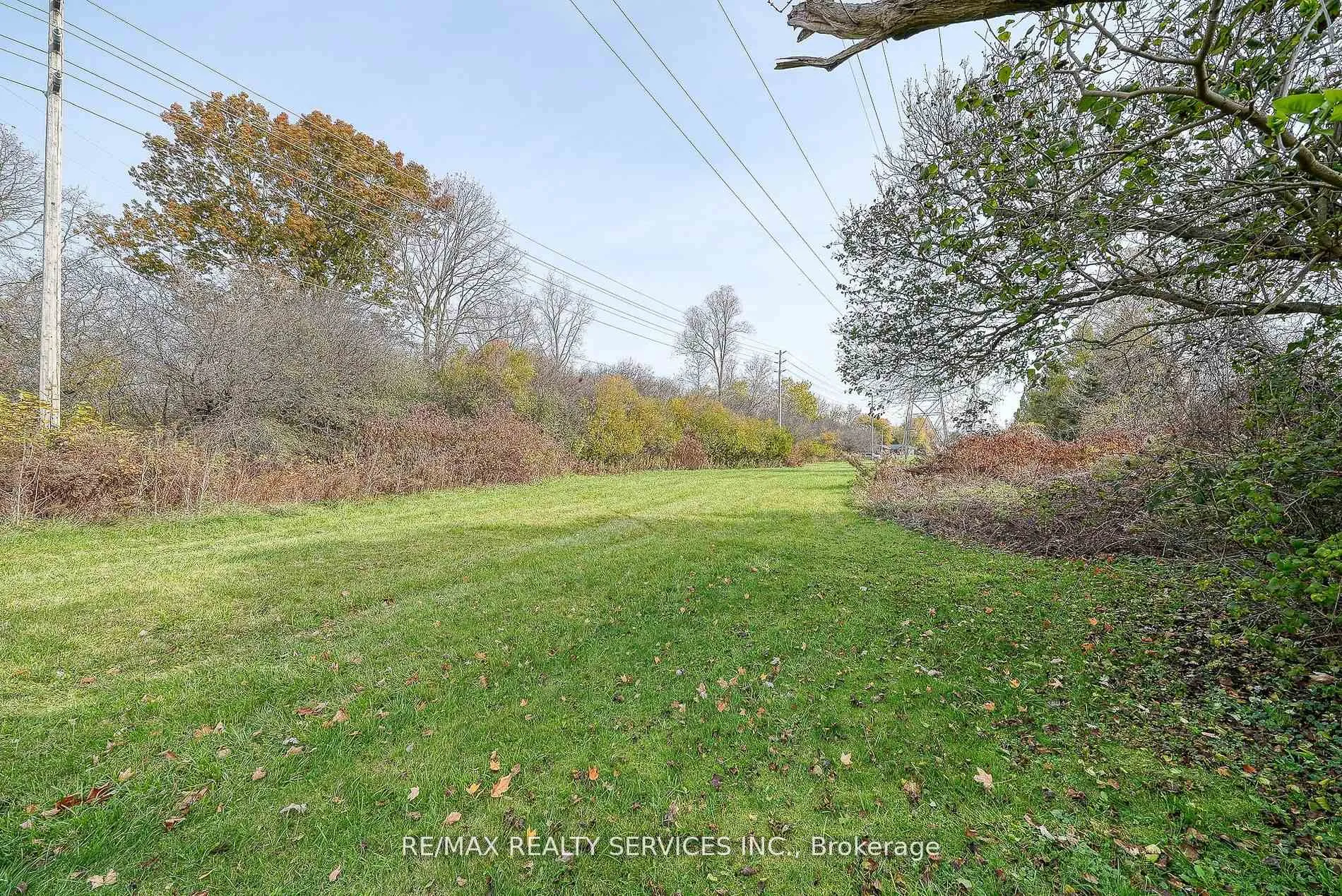 Photo 38 of 24 Norlan Avenue, London, South O — HOMEH