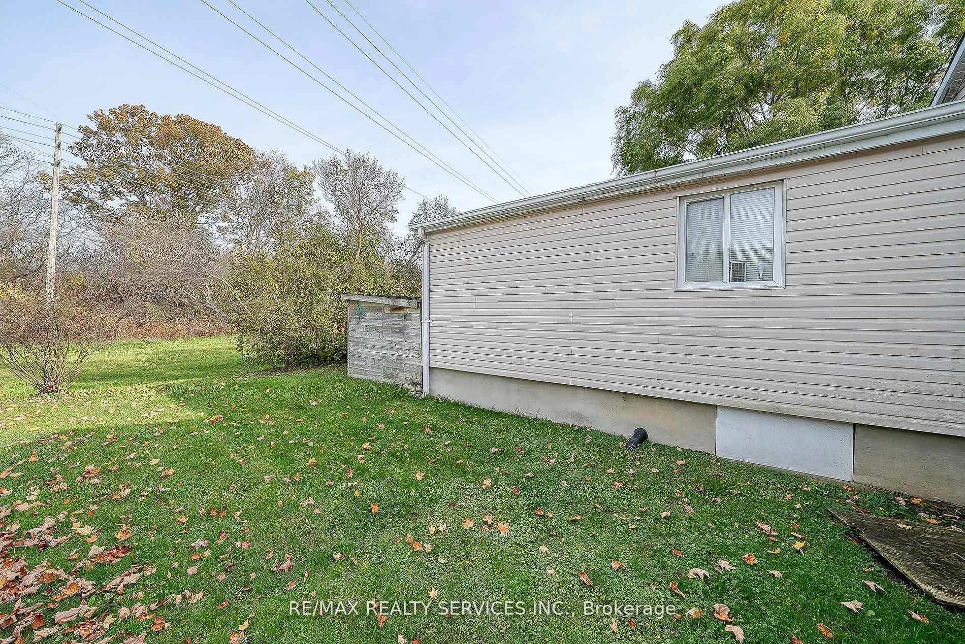Photo 39 of 24 Norlan Avenue, London, South O — HOMEH
