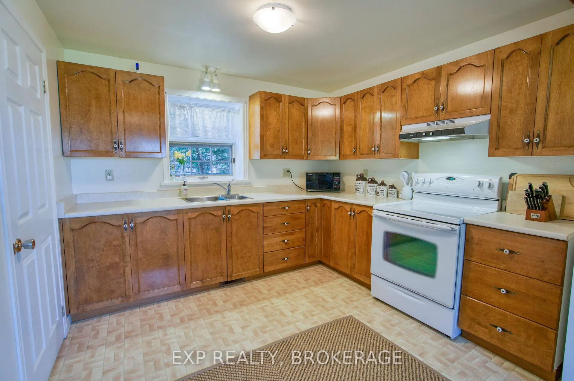 Photo 9 of 2740 Bolingbroke Road, Tay Valley, Bathurst/Burgess & Sherbrooke (South Sherbrooke) Twp — HOMEH