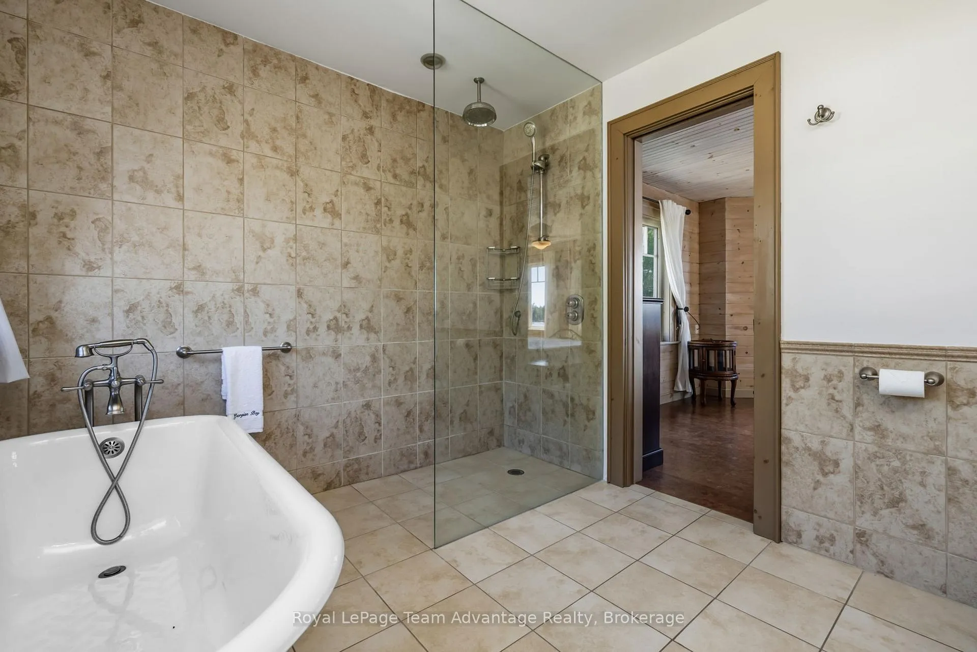 Photo 17 of 121 Rattlebear Drive, The Archipelago, Archipelago North — HOMEH