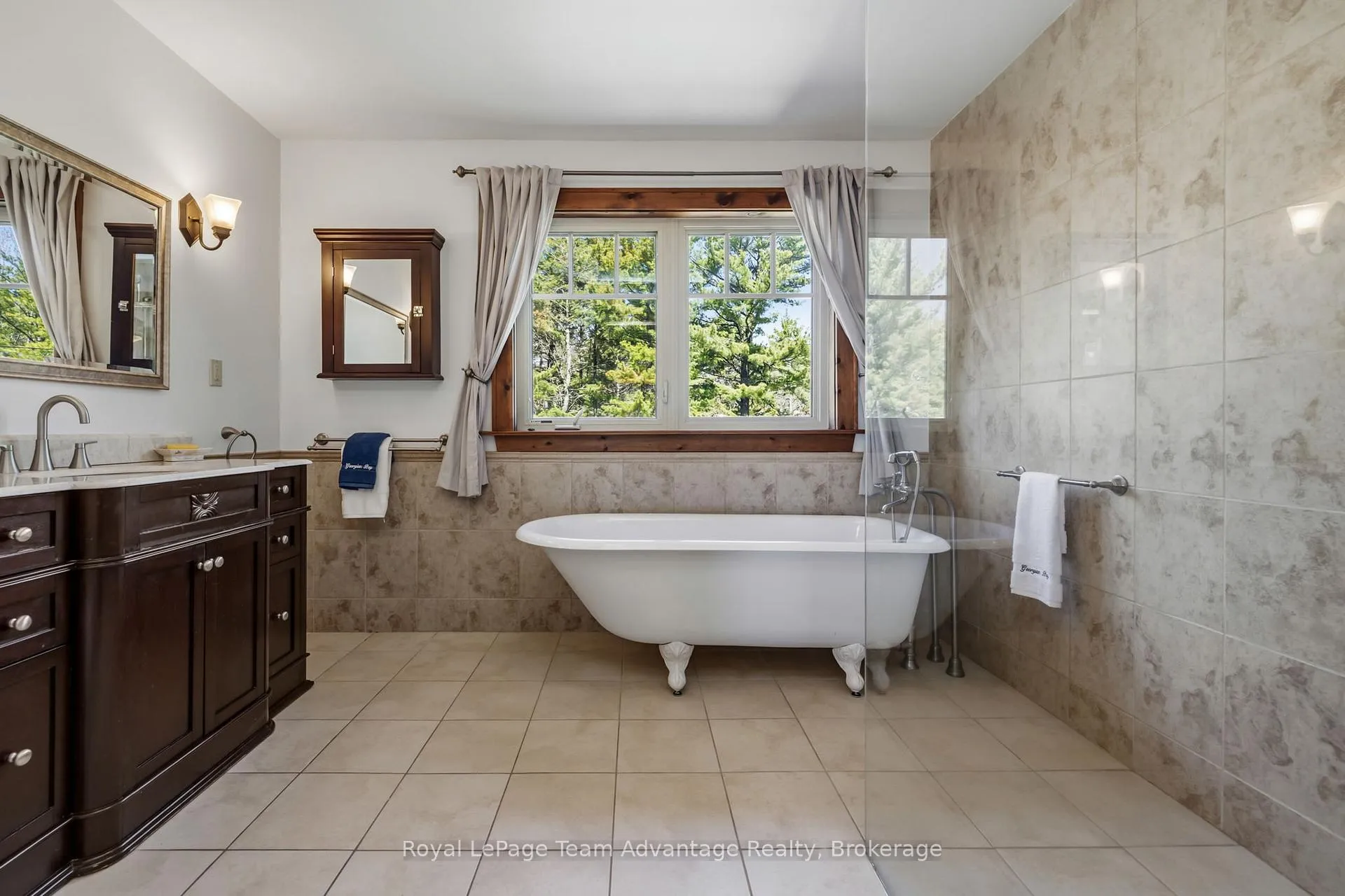 Photo 18 of 121 Rattlebear Drive, The Archipelago, Archipelago North — HOMEH