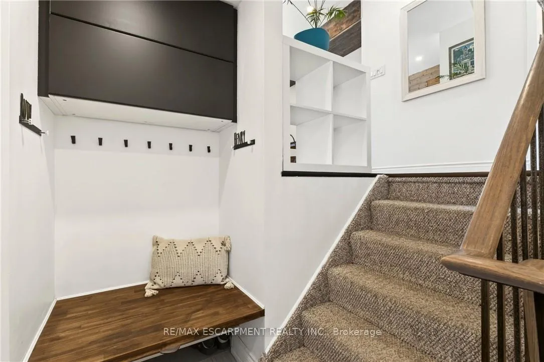 Photo 4 of 42 Bridlewood Drive, Hamilton, Dundas — HOMEH