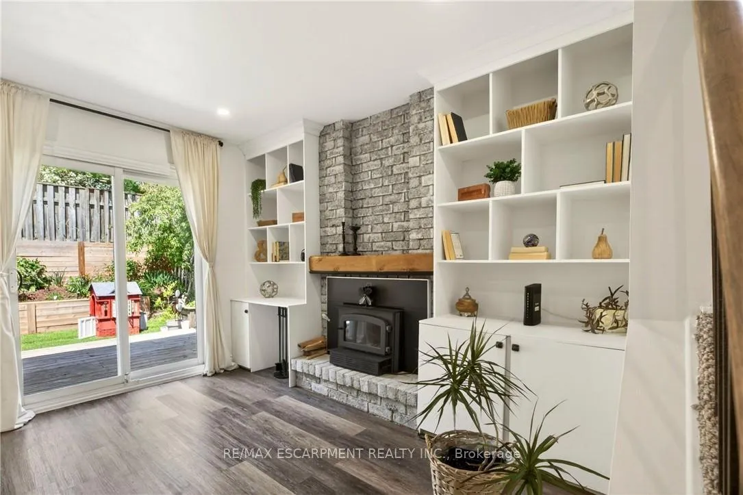 Photo 5 of 42 Bridlewood Drive, Hamilton, Dundas — HOMEH