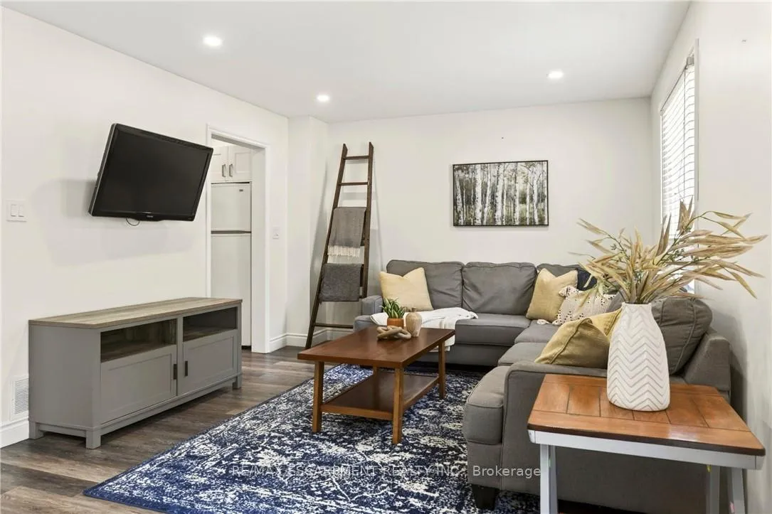 Photo 6 of 42 Bridlewood Drive, Hamilton, Dundas — HOMEH