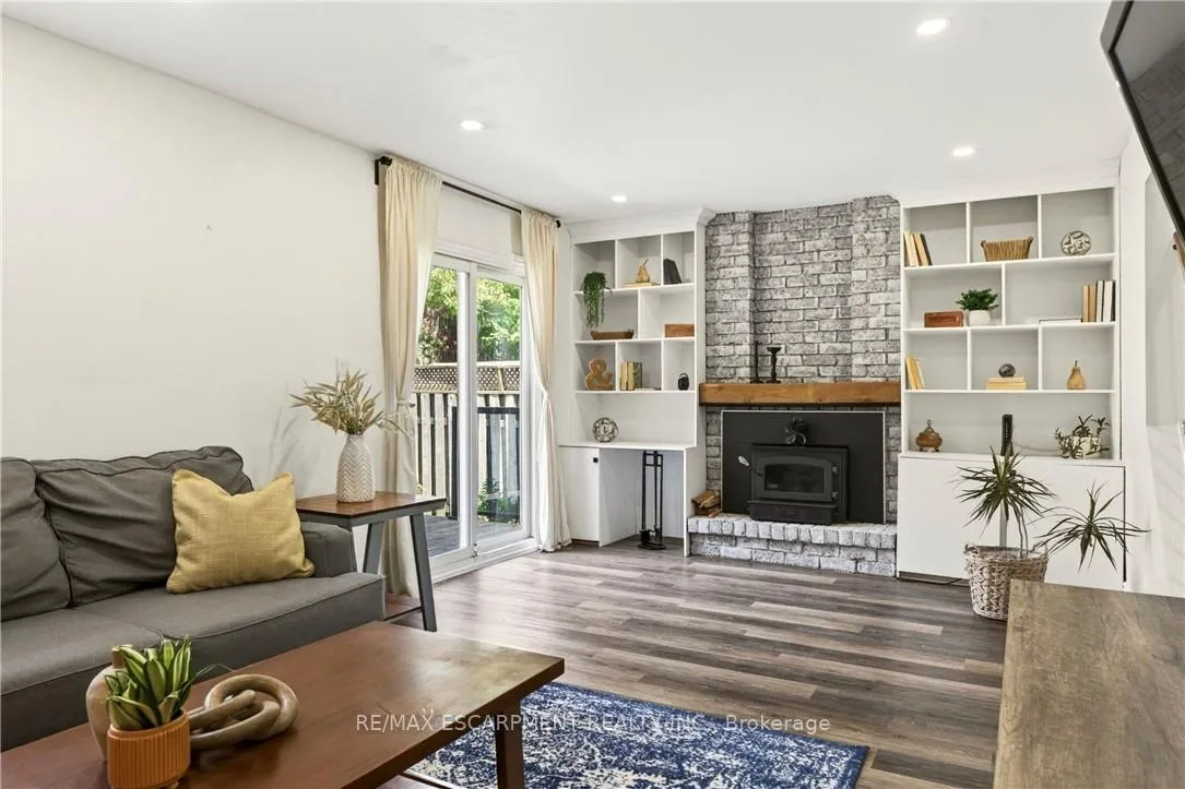 Photo 9 of 42 Bridlewood Drive, Hamilton, Dundas — HOMEH