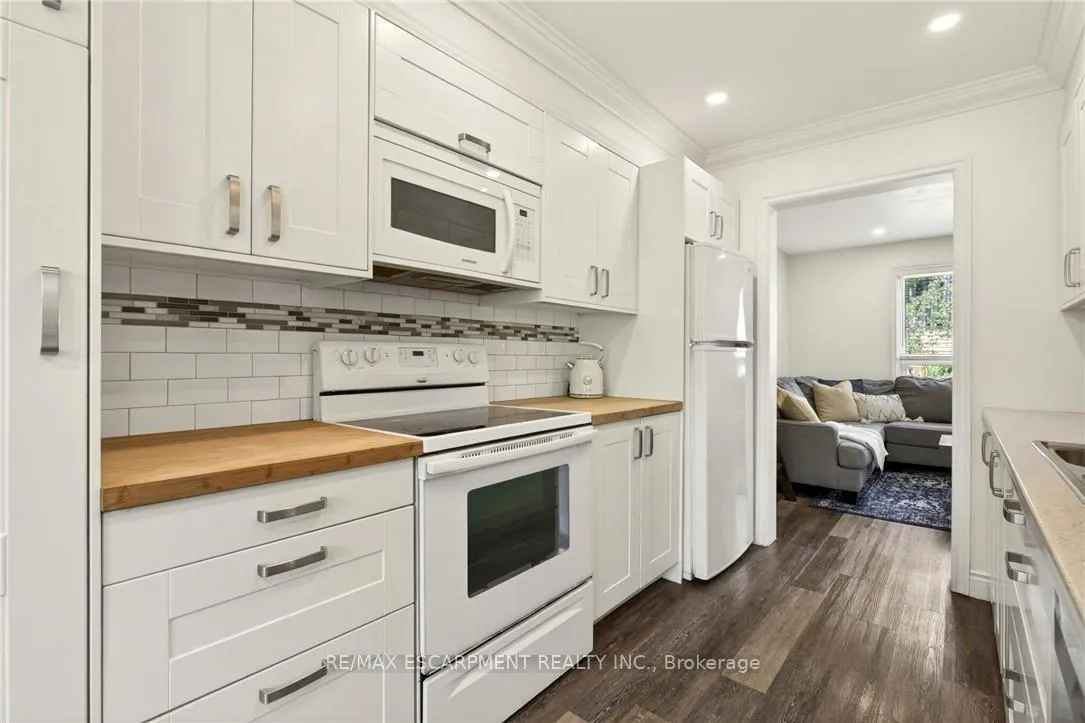 Photo 16 of 42 Bridlewood Drive, Hamilton, Dundas — HOMEH