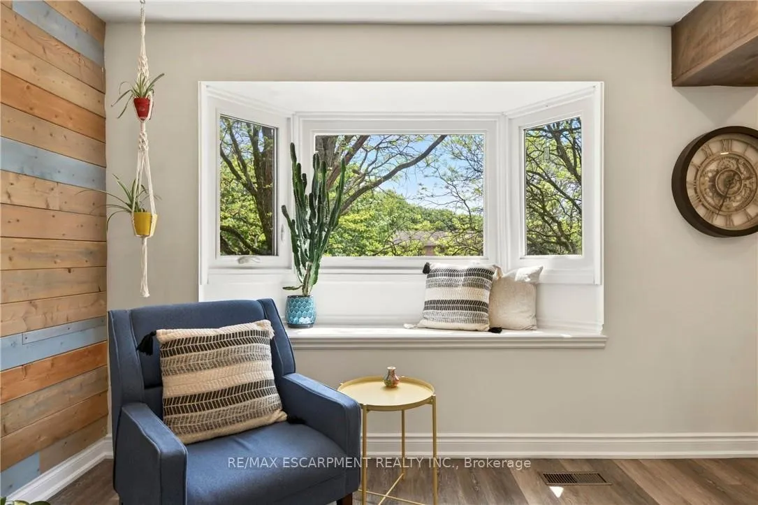 Photo 24 of 42 Bridlewood Drive, Hamilton, Dundas — HOMEH