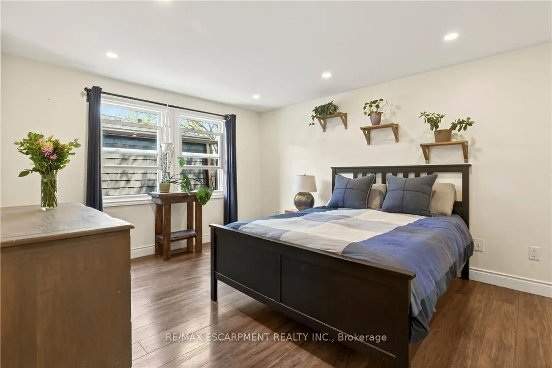 Photo 26 of 42 Bridlewood Drive, Hamilton, Dundas — HOMEH
