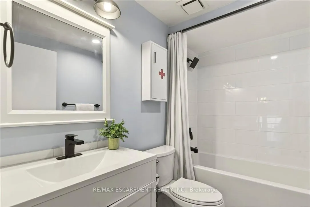 Photo 32 of 42 Bridlewood Drive, Hamilton, Dundas — HOMEH