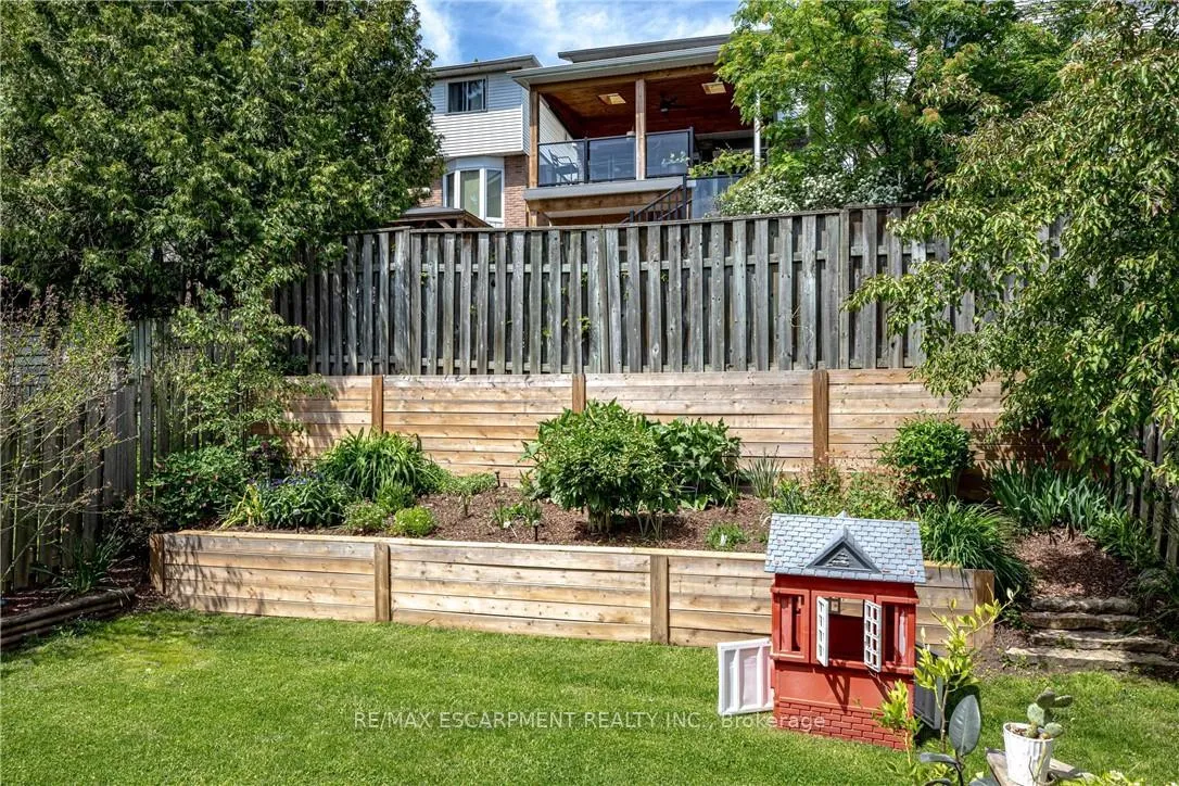 Photo 39 of 42 Bridlewood Drive, Hamilton, Dundas — HOMEH