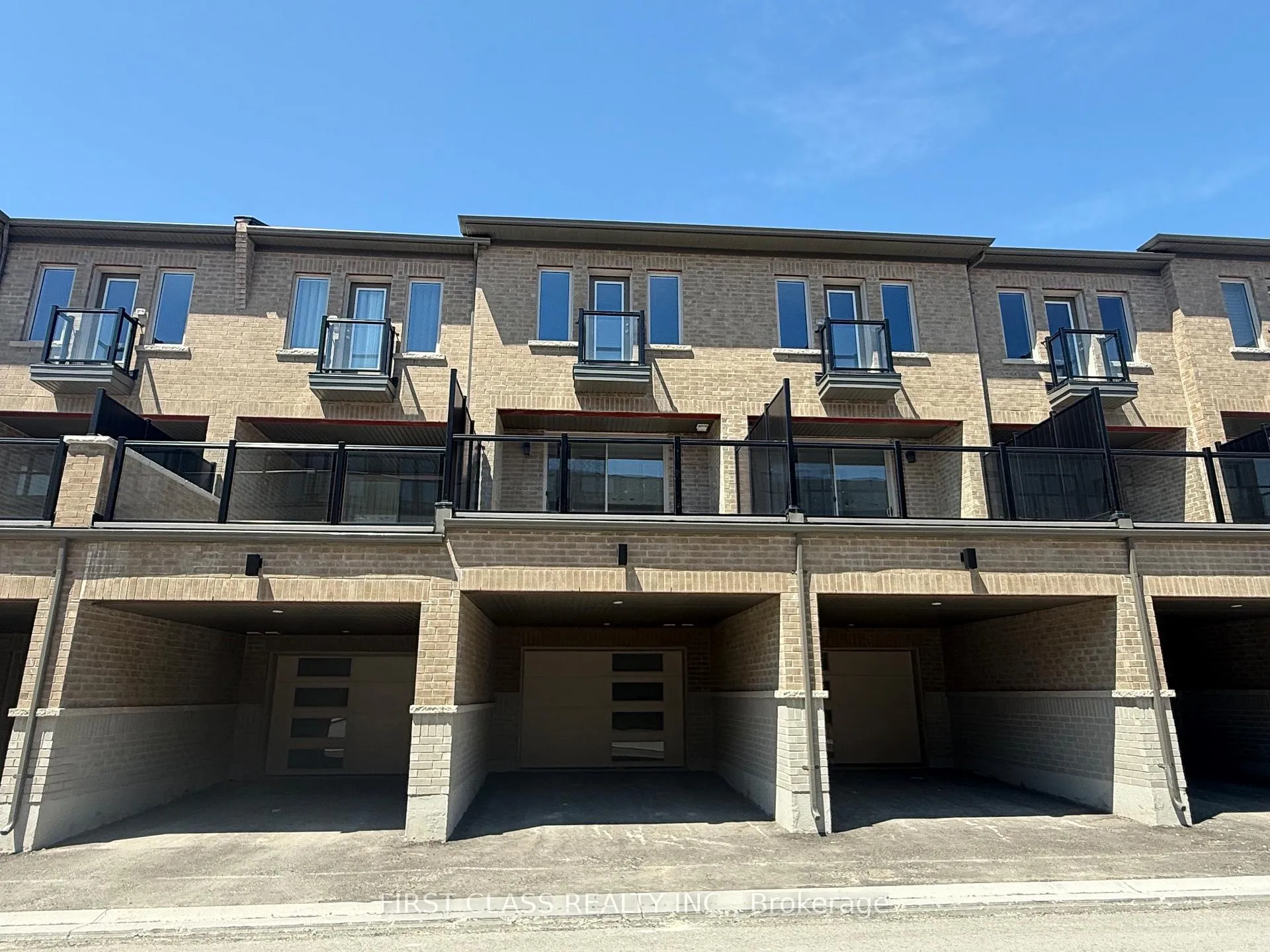 Photo 2 of 533 Vine Cliff Boulevard, Markham, Victoria Square — HOMEH