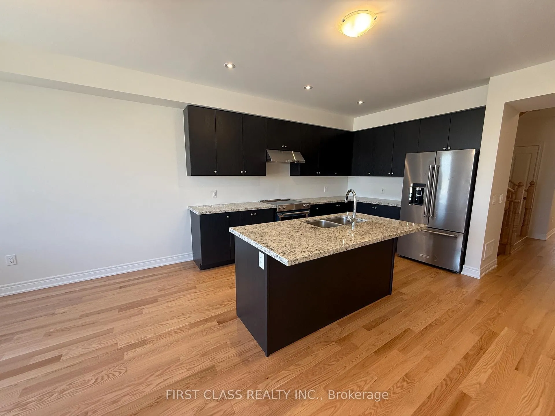 Photo 4 of 533 Vine Cliff Boulevard, Markham, Victoria Square — HOMEH