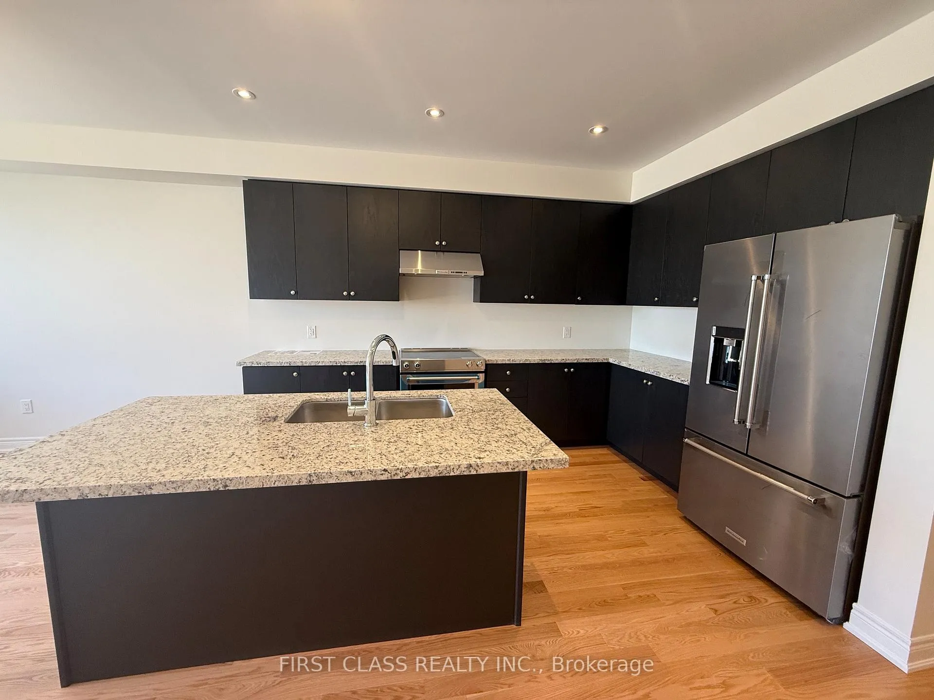 Photo 5 of 533 Vine Cliff Boulevard, Markham, Victoria Square — HOMEH