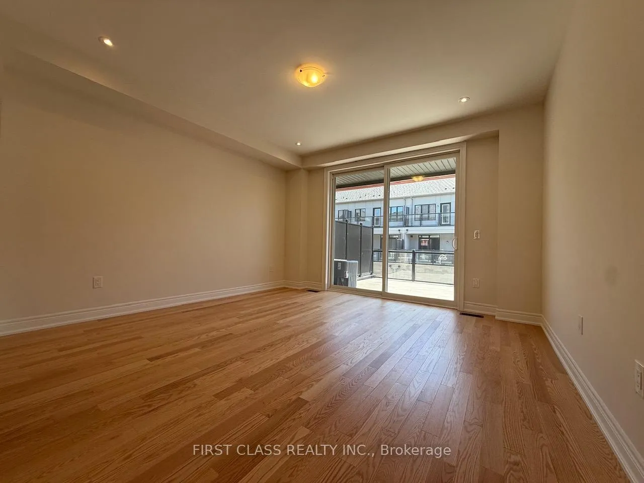 Photo 6 of 533 Vine Cliff Boulevard, Markham, Victoria Square — HOMEH