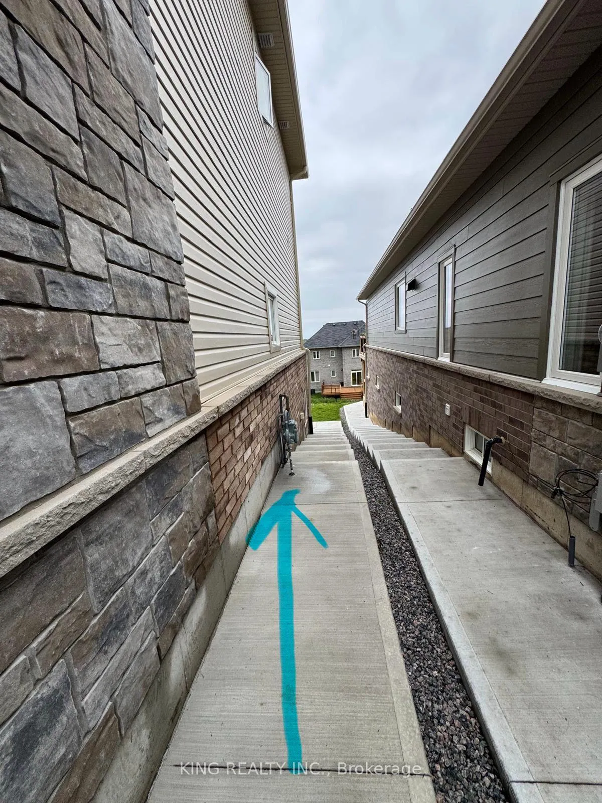 Photo 2 of 83 Atlantis Drive, Orillia — HOMEH