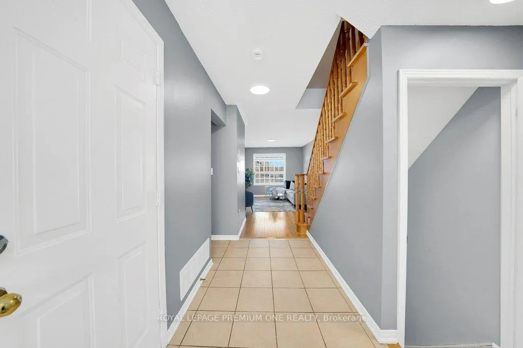 Photo 5 of 13 Summitridge Court, Brampton, Bram East — HOMEH