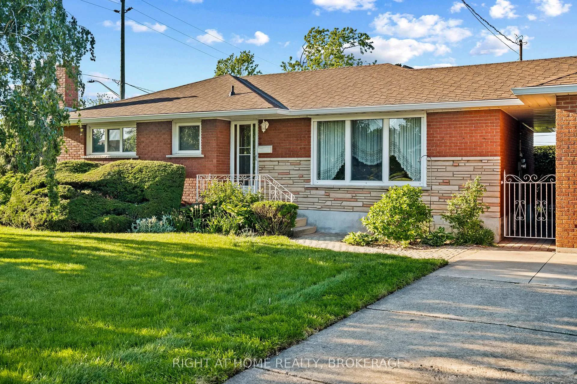 Photo 2 of 12 Lorne Avenue, Grimsby, Grimsby Beach — HOMEH