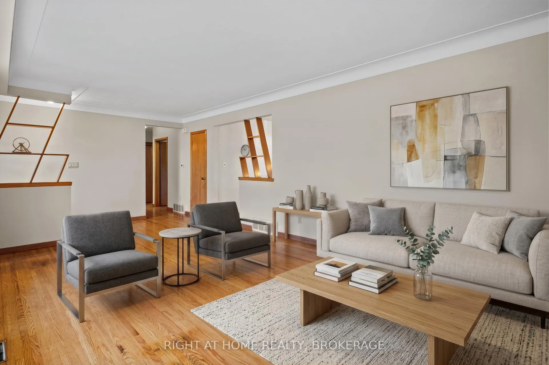 Photo 4 of 12 Lorne Avenue, Grimsby, Grimsby Beach — HOMEH
