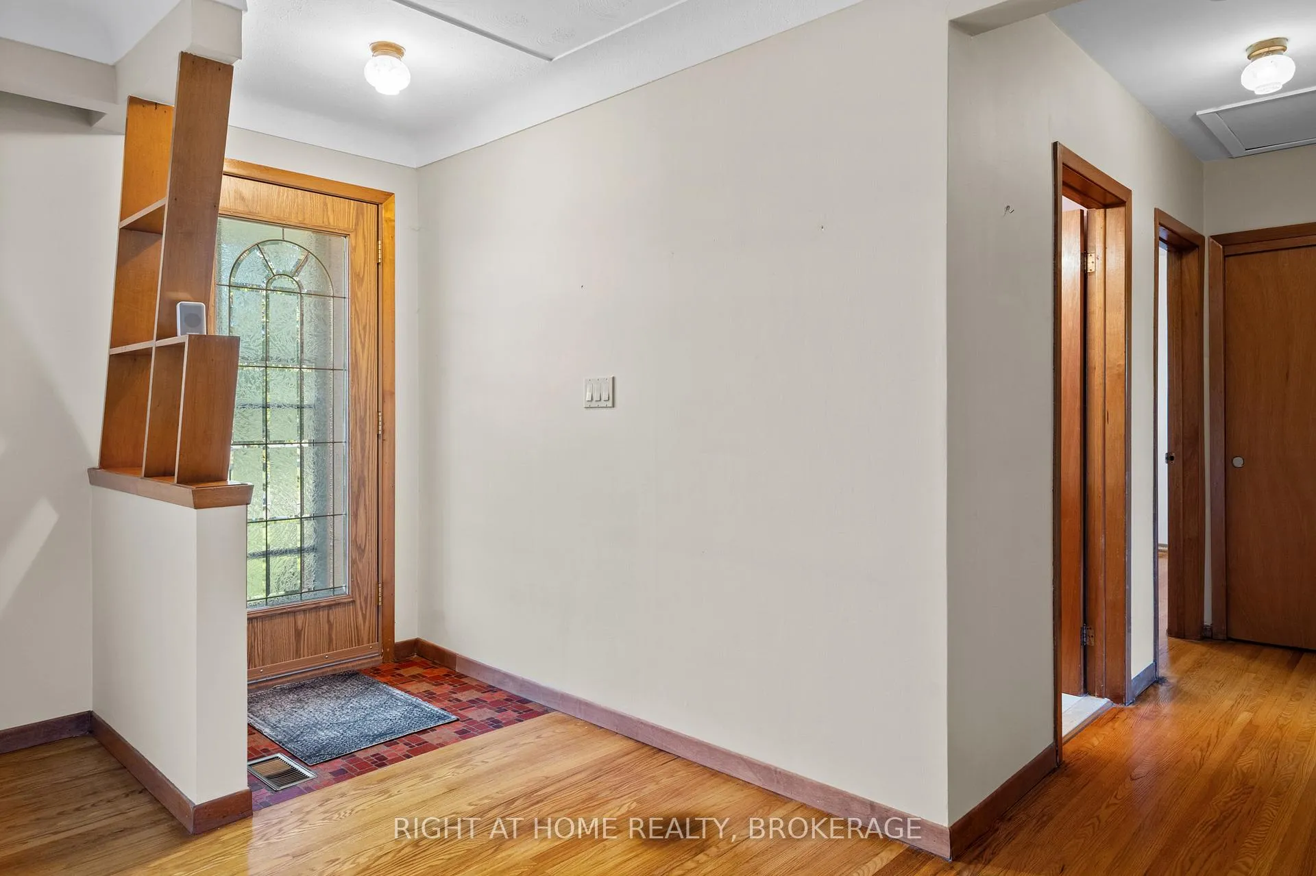 Photo 11 of 12 Lorne Avenue, Grimsby, Grimsby Beach — HOMEH