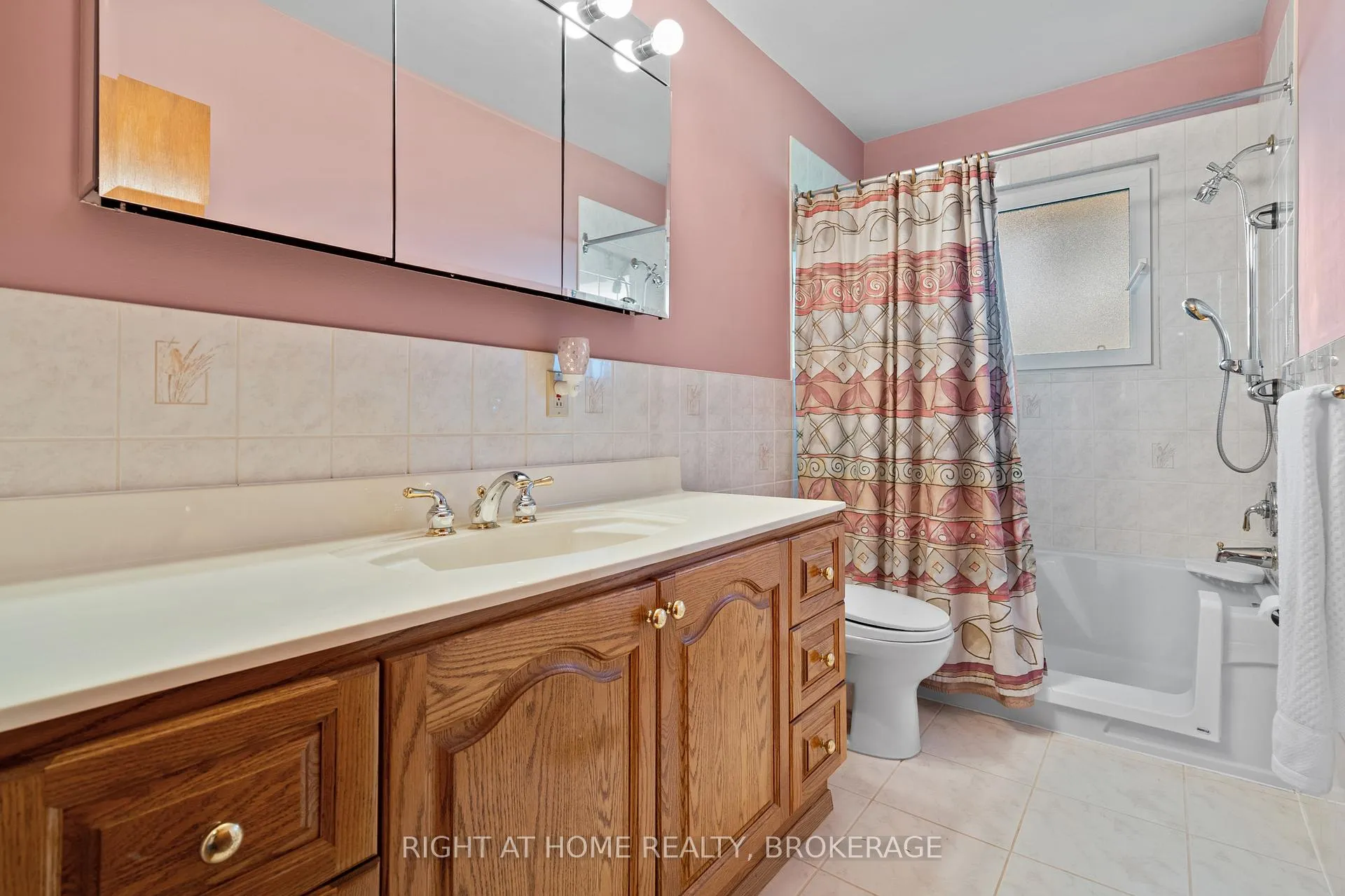 Photo 12 of 12 Lorne Avenue, Grimsby, Grimsby Beach — HOMEH