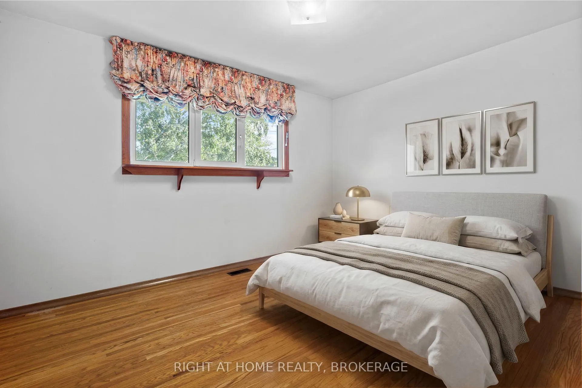 Photo 13 of 12 Lorne Avenue, Grimsby, Grimsby Beach — HOMEH