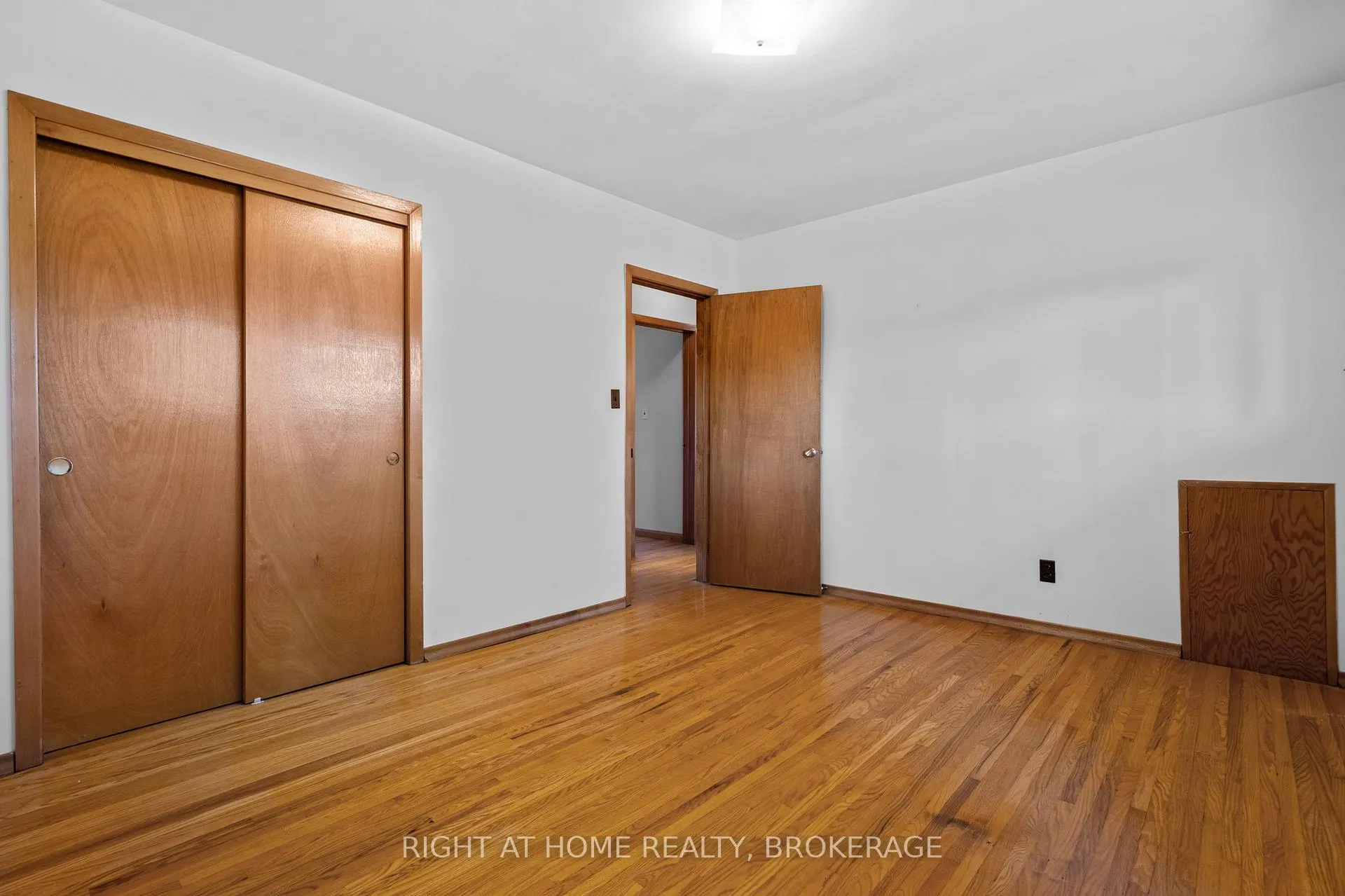 Photo 17 of 12 Lorne Avenue, Grimsby, Grimsby Beach — HOMEH