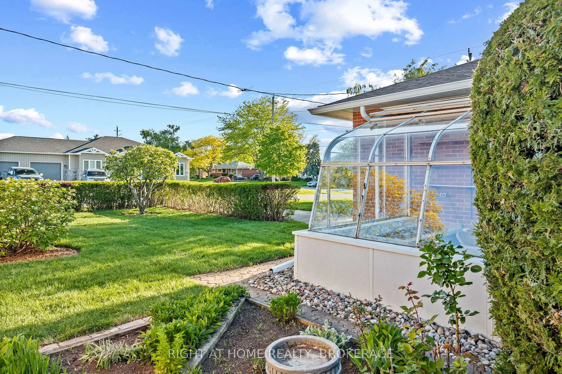 Photo 31 of 12 Lorne Avenue, Grimsby, Grimsby Beach — HOMEH