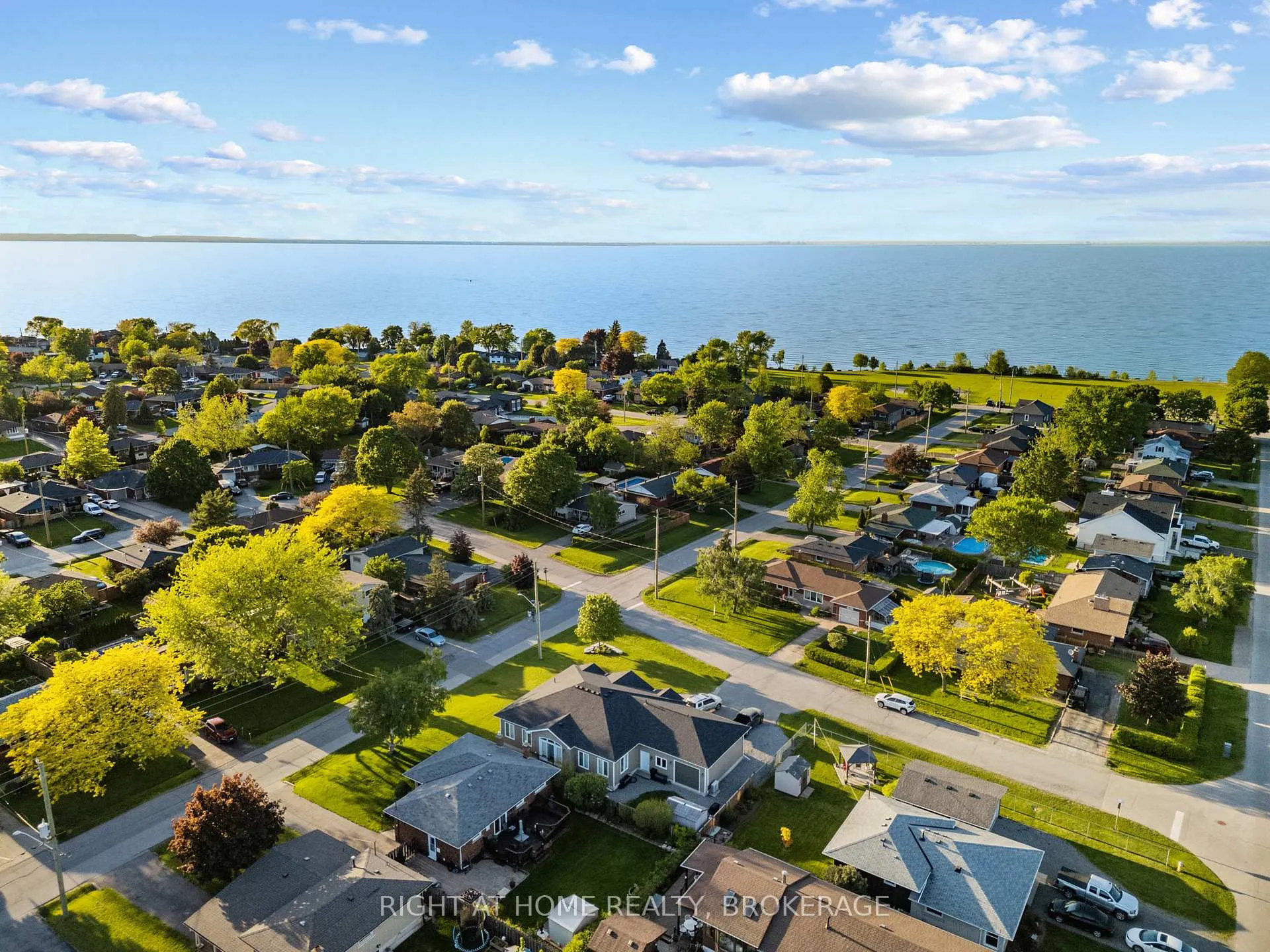 Photo 39 of 12 Lorne Avenue, Grimsby, Grimsby Beach — HOMEH