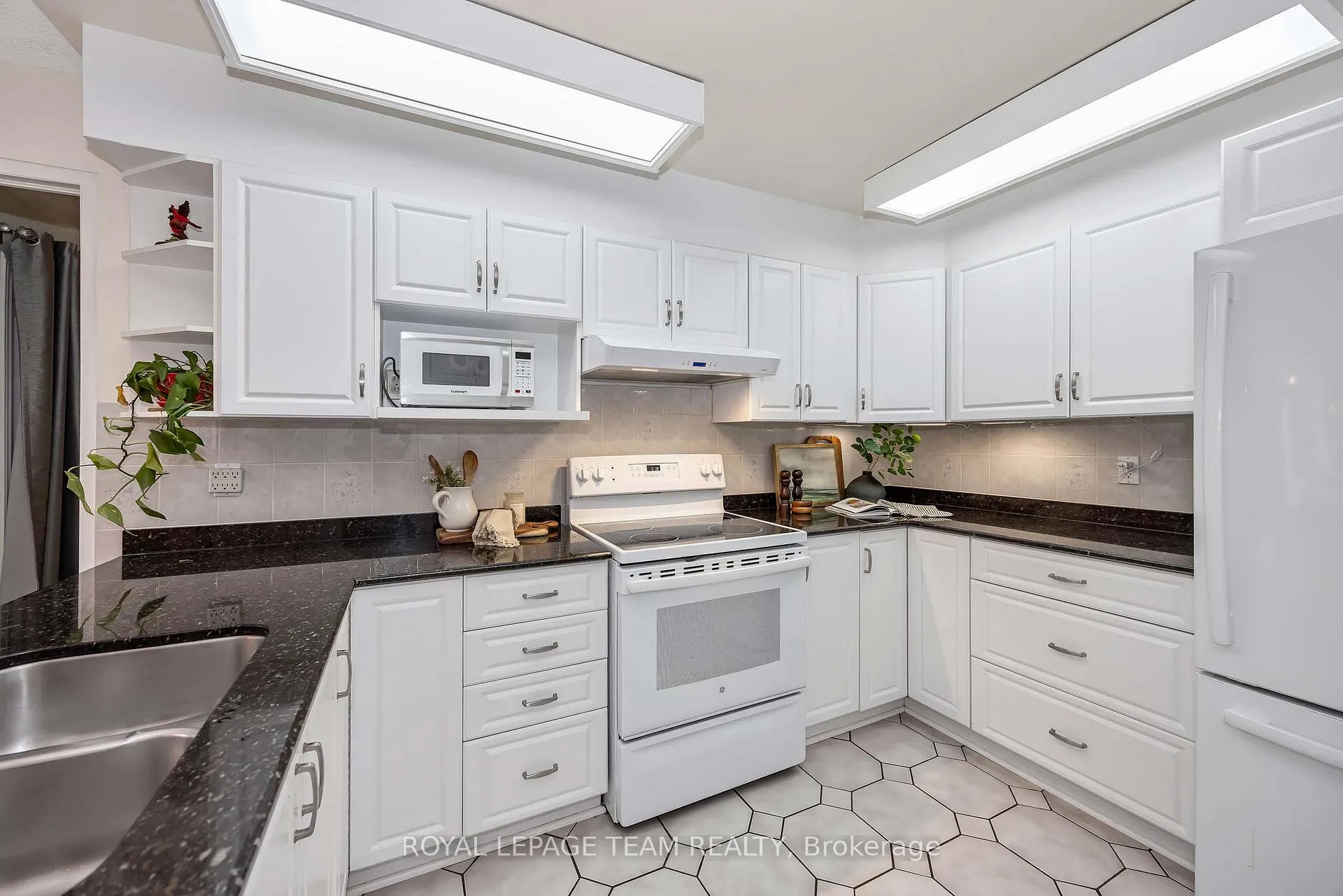Photo 10 of 109 Belleview Drive, Ottawa, Kanata - Katimavik — HOMEH