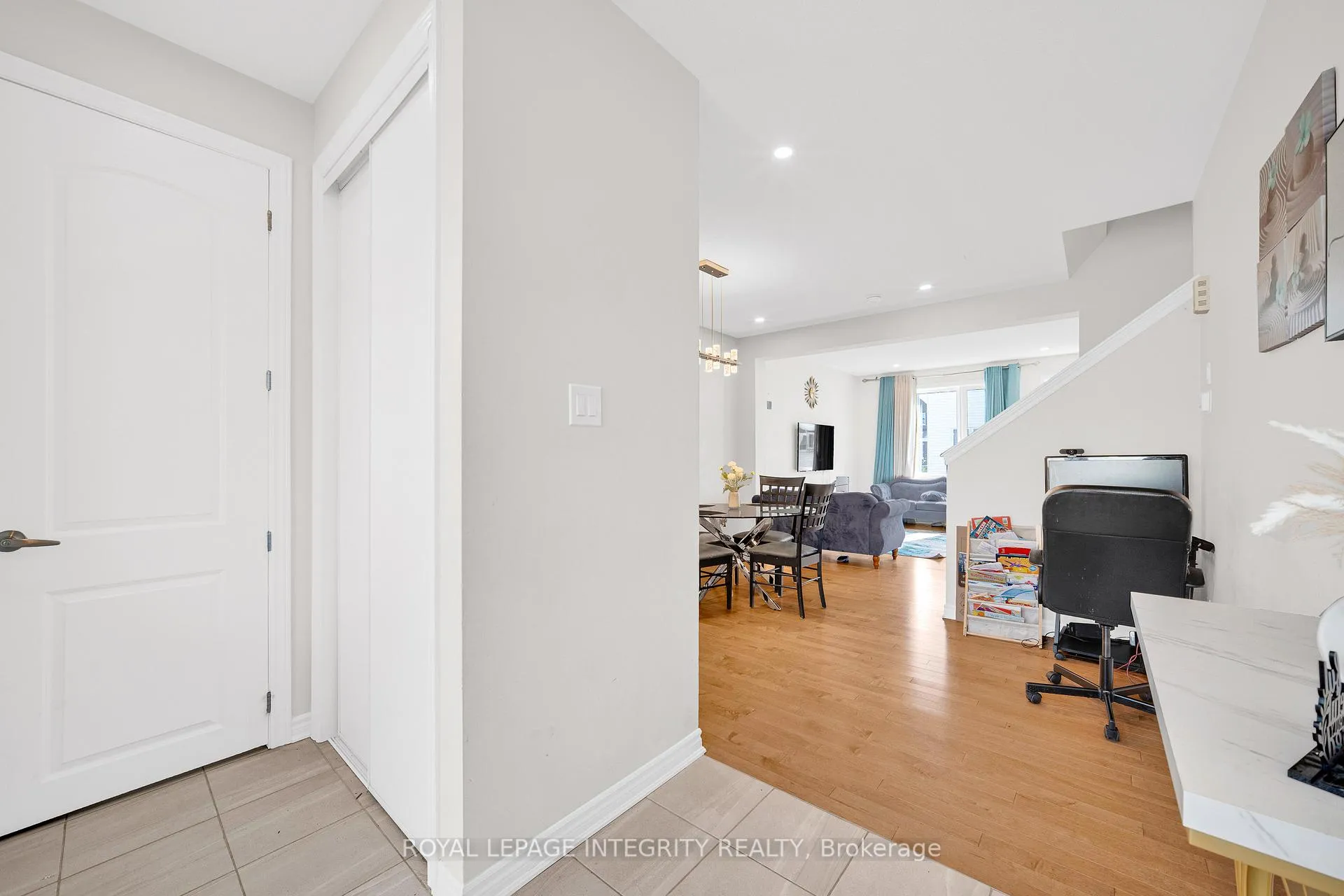 Photo 3 of 16 Focality Crescent, Ottawa, Barrhaven - Half Moon Bay — HOMEH