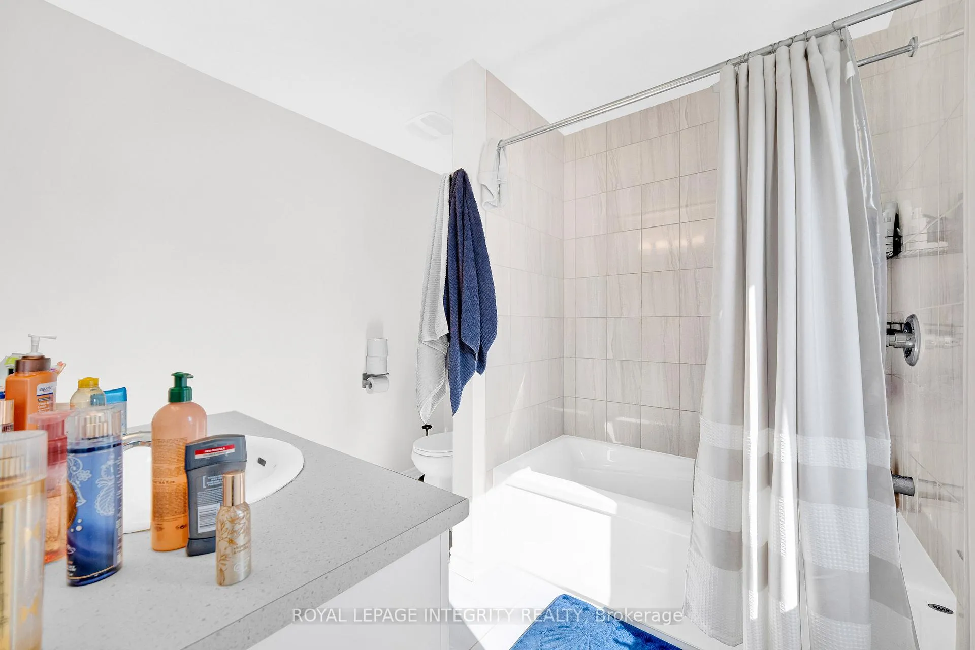 Photo 17 of 16 Focality Crescent, Ottawa, Barrhaven - Half Moon Bay — HOMEH
