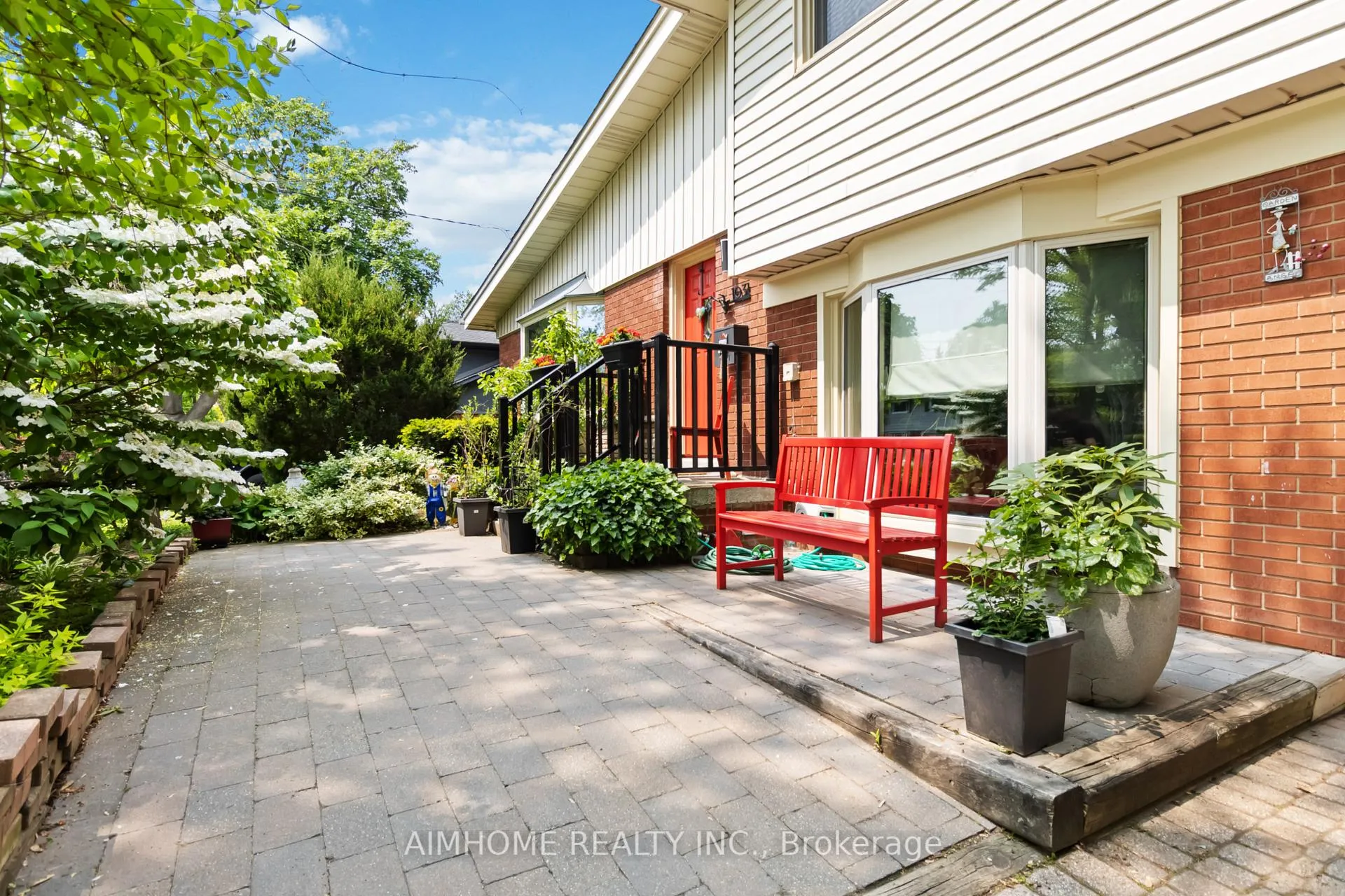 Photo 2 of 1031 Marley Crescent, Burlington, LaSalle — HOMEH