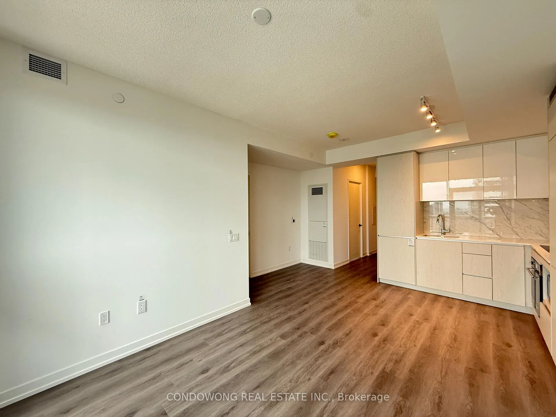 Photo 4 of Unit 2603, 28 Interchange Way, Vaughan, Vaughan Corporate Centre — HOMEH