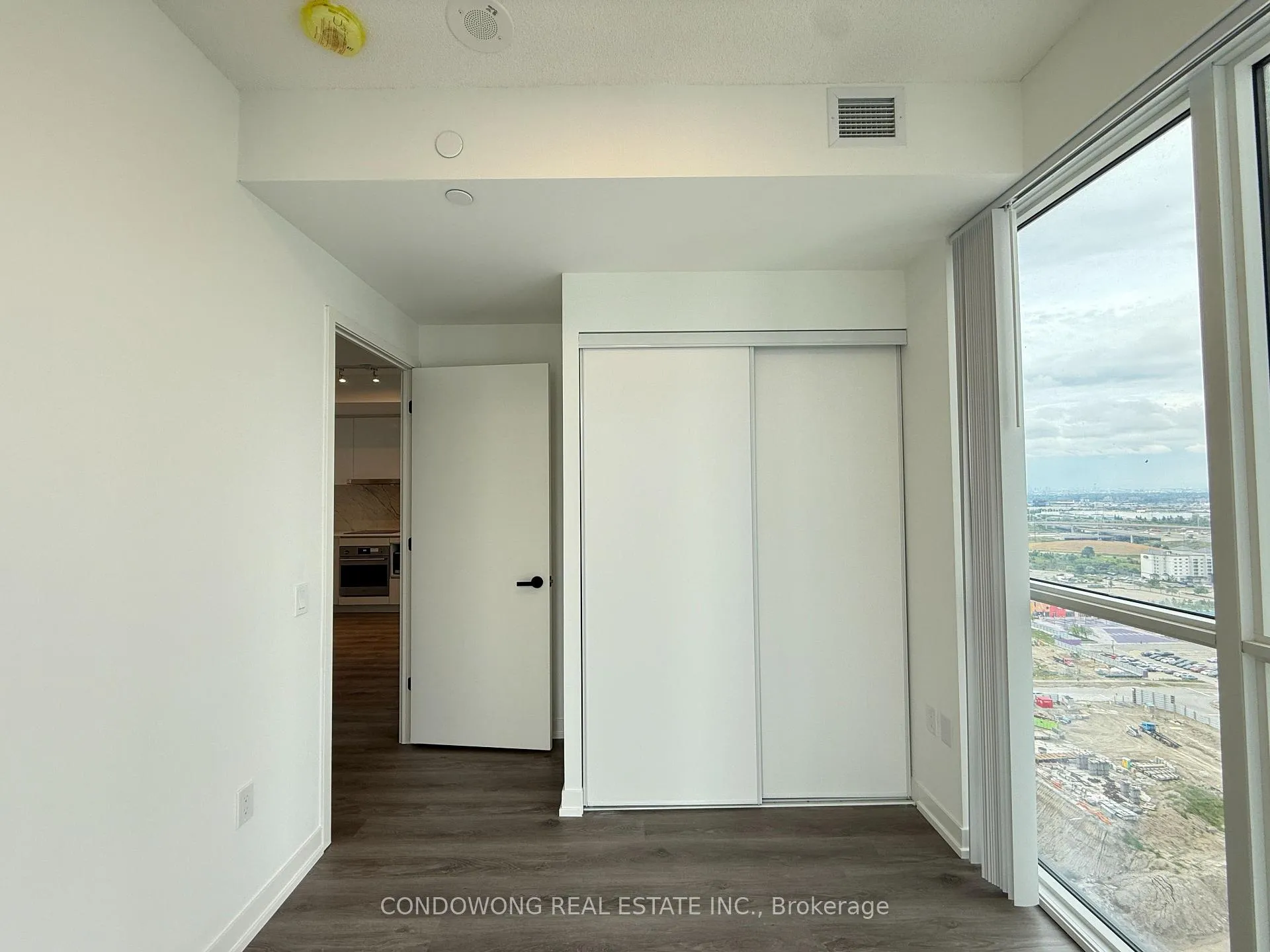 Photo 6 of Unit 2603, 28 Interchange Way, Vaughan, Vaughan Corporate Centre — HOMEH