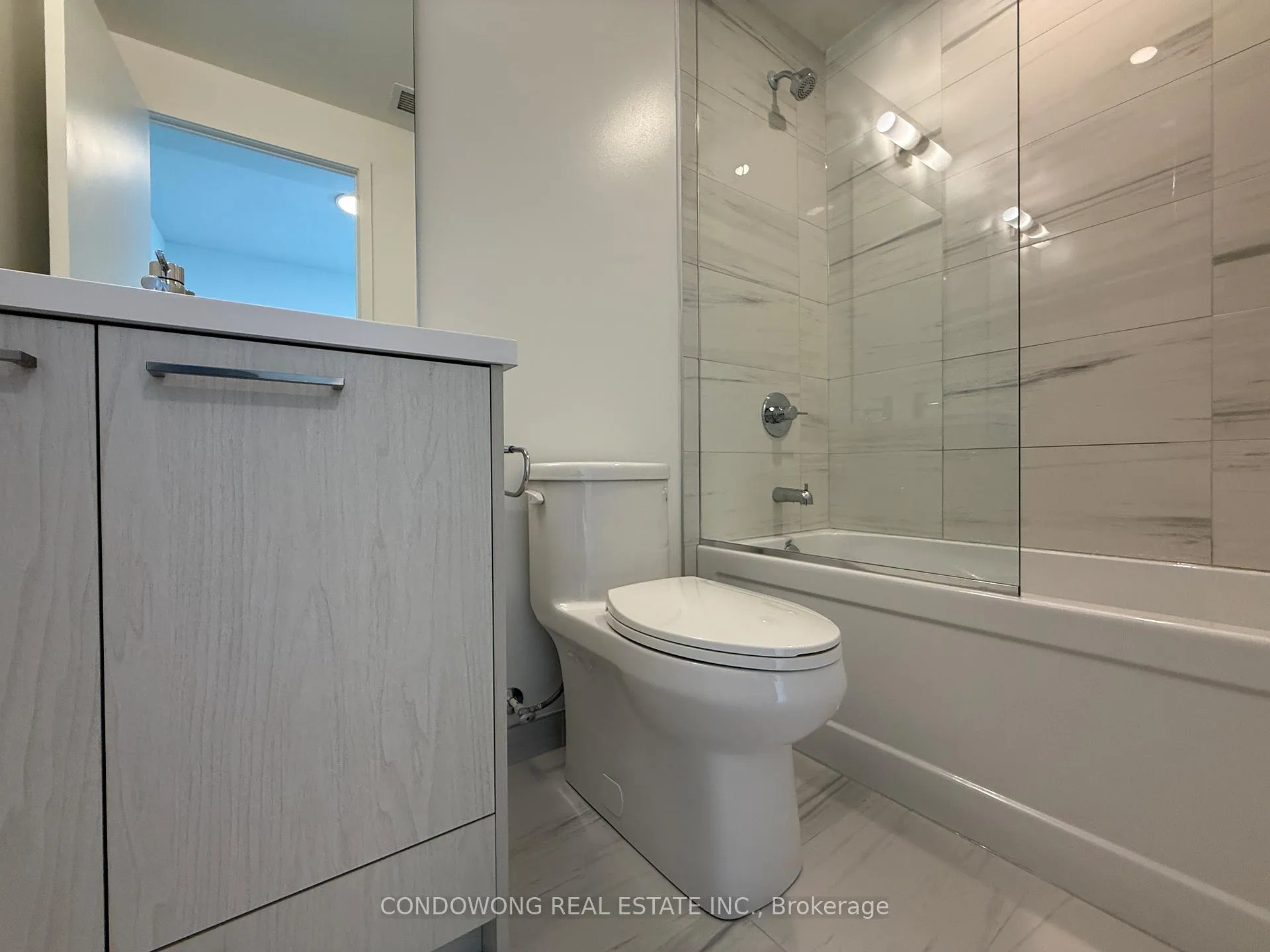 Photo 9 of Unit 2603, 28 Interchange Way, Vaughan, Vaughan Corporate Centre — HOMEH
