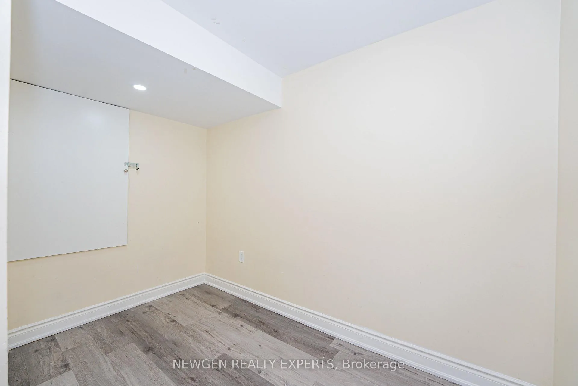 Photo 17 of 19 Boat Street, Brampton, Northwest Brampton — HOMEH