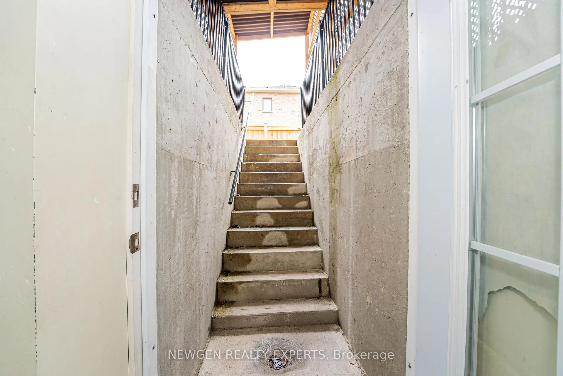 Photo 21 of 19 Boat Street, Brampton, Northwest Brampton — HOMEH