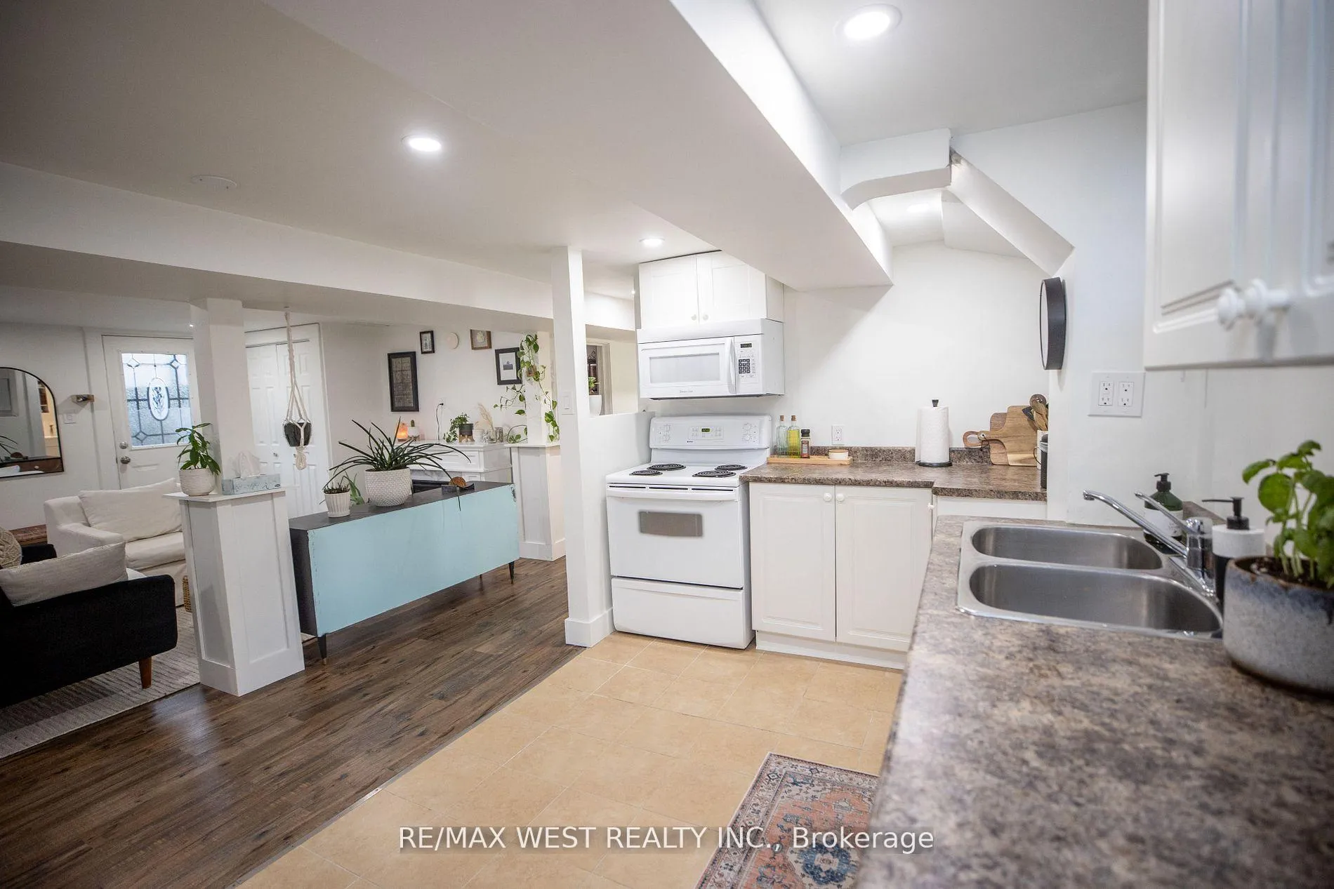 Photo 7 of Unit 2, 93 Peel Street, Barrie, City Centre — HOMEH