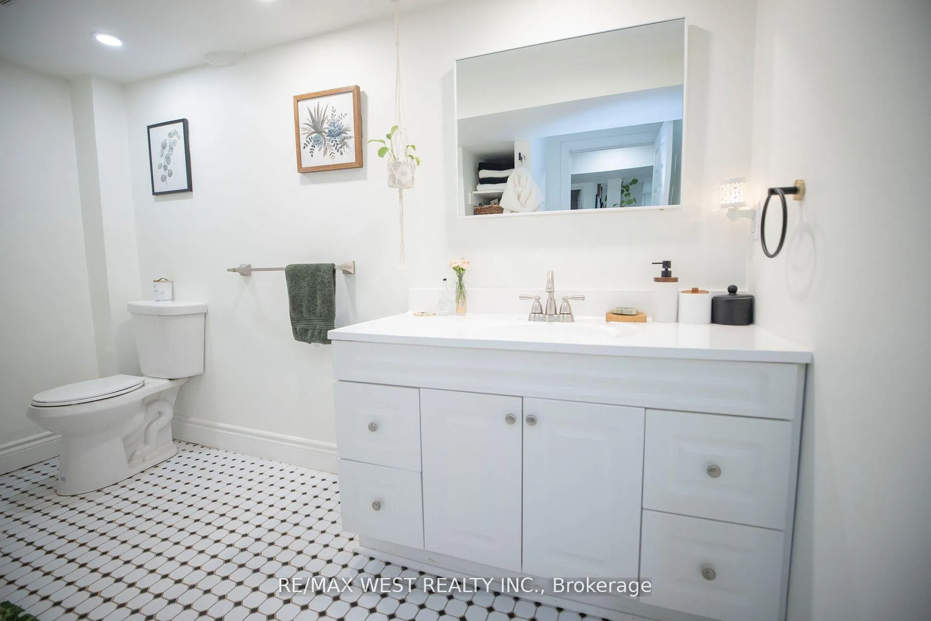Photo 18 of Unit 2, 93 Peel Street, Barrie, City Centre — HOMEH