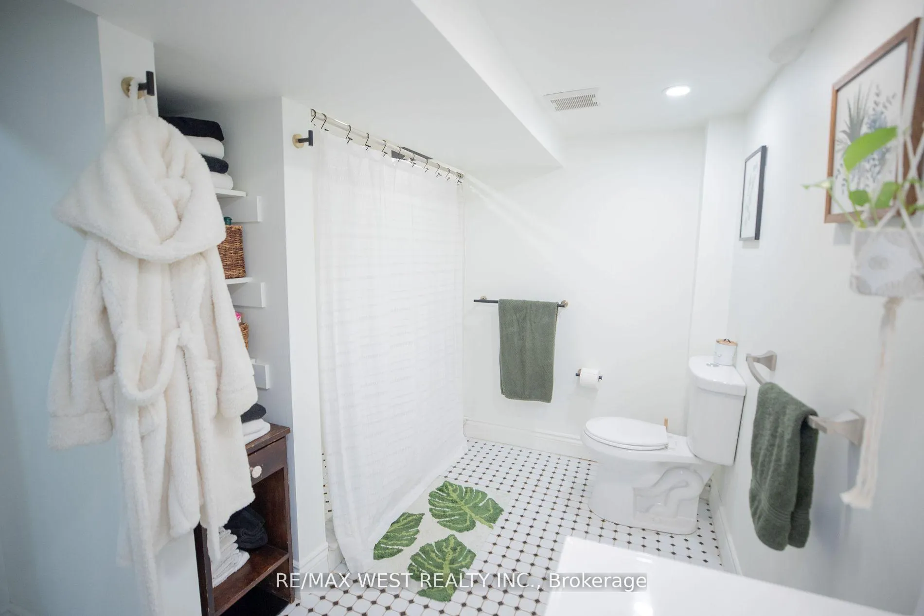 Photo 19 of Unit 2, 93 Peel Street, Barrie, City Centre — HOMEH
