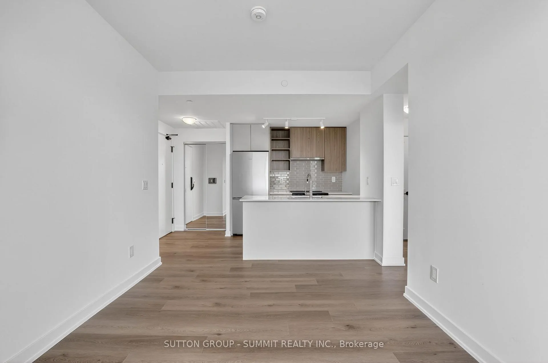 Photo 5 of Unit 2401, 2075 Lakeshore Road, Burlington, Brant — HOMEH