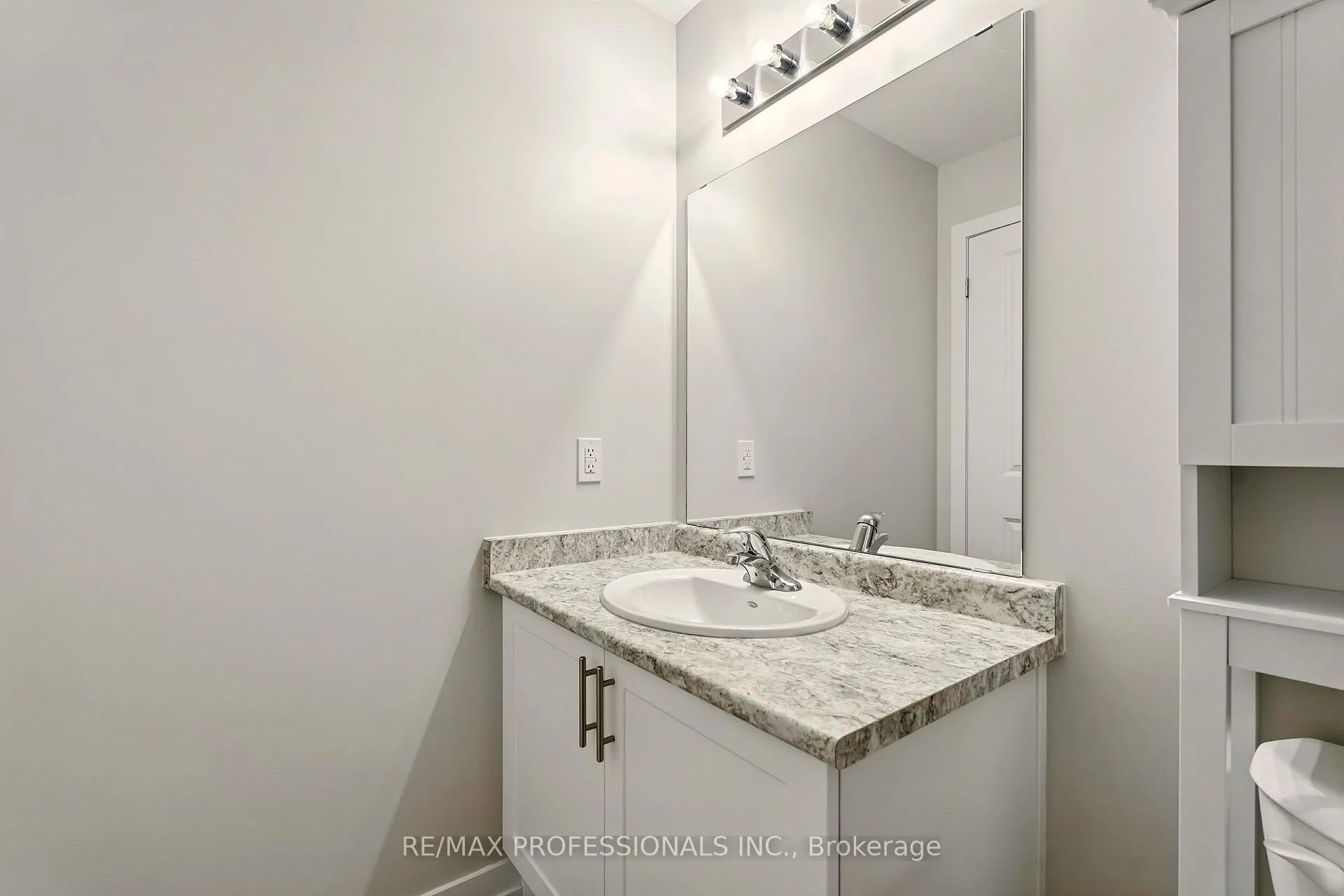 Photo 36 of Unit 412, 470 Dundas Street E, Hamilton, Waterdown — HOMEH